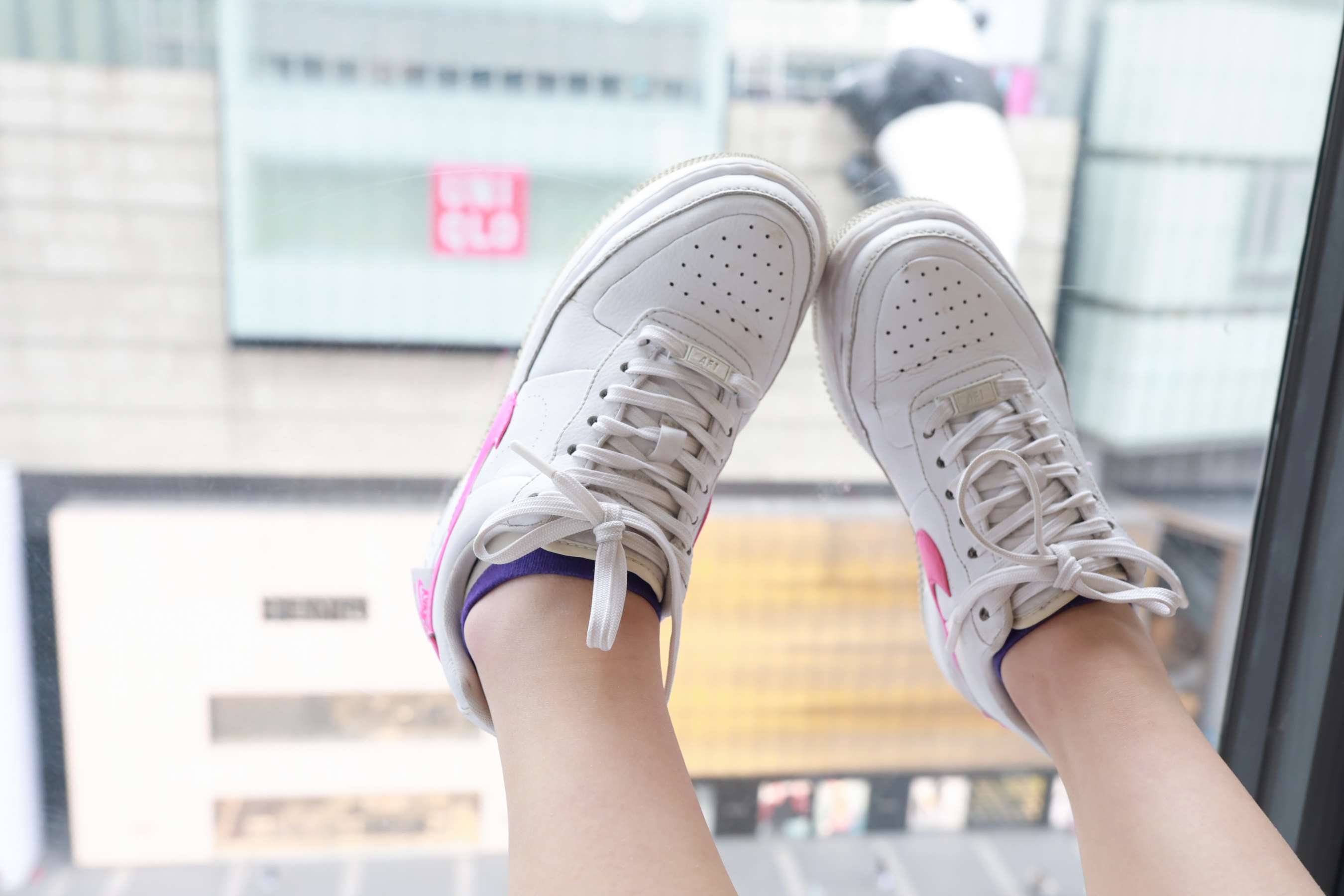 《小麦热裤板鞋の棉袜脚丫》作品图