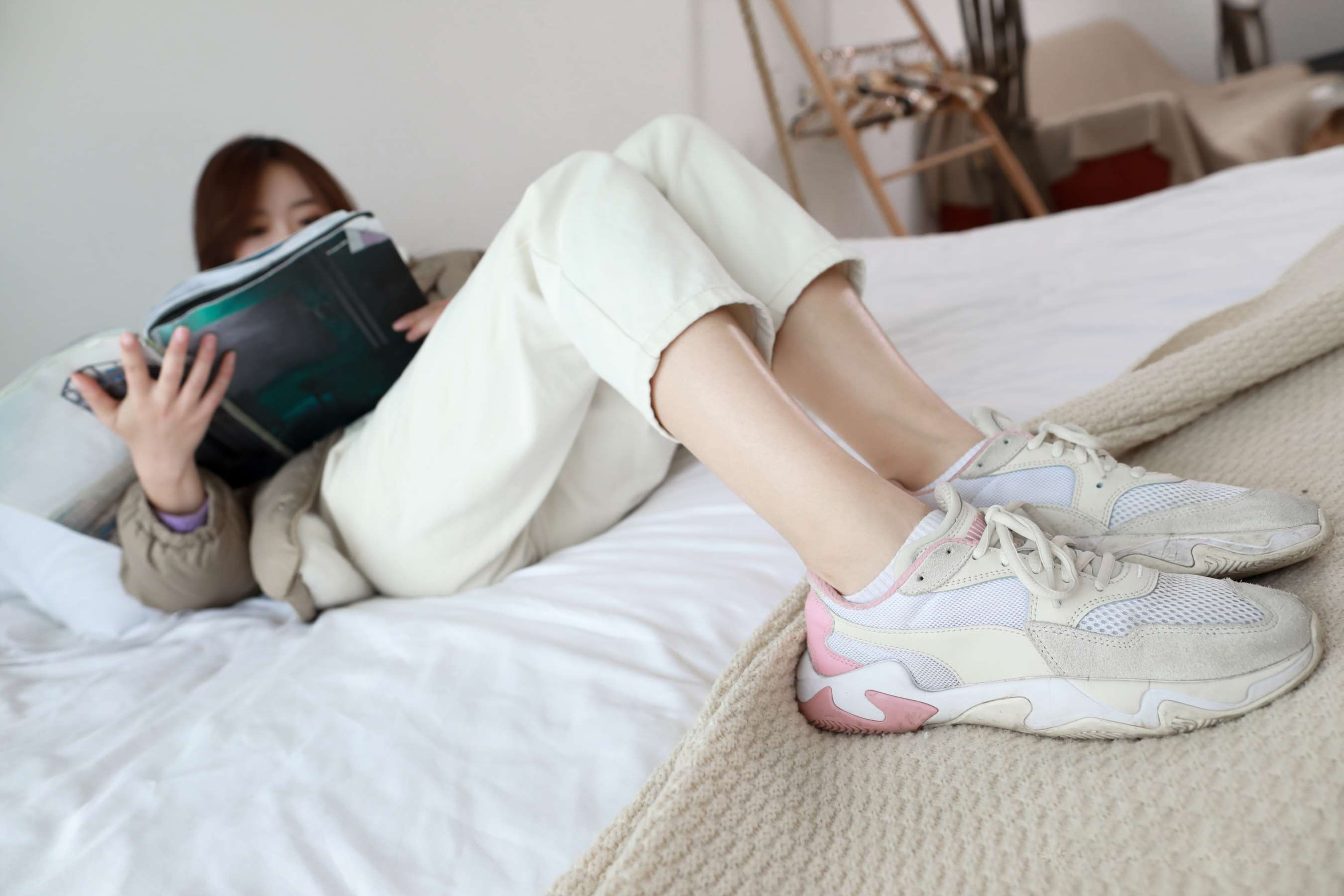 《雯雯运动鞋の棉袜脚丫》作品图