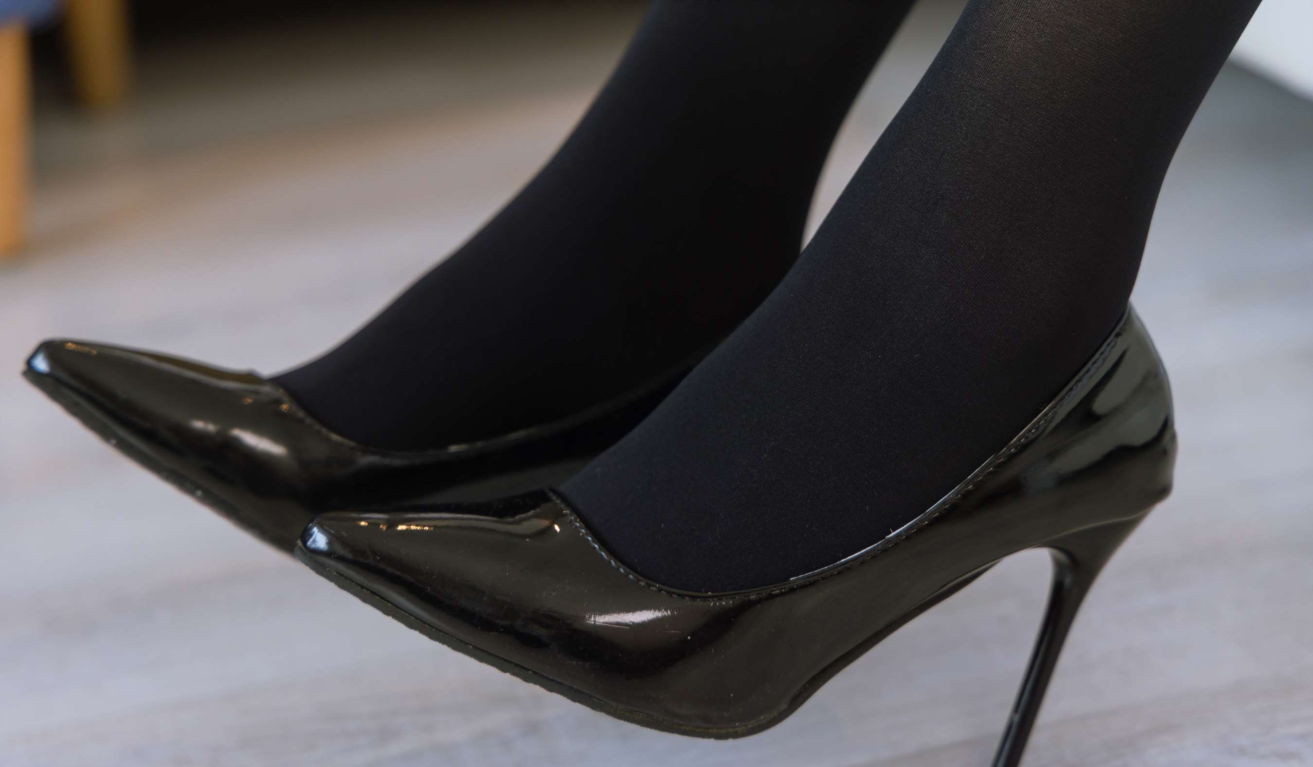 《小甜豆-高跟鞋、厚黑丝》作品图