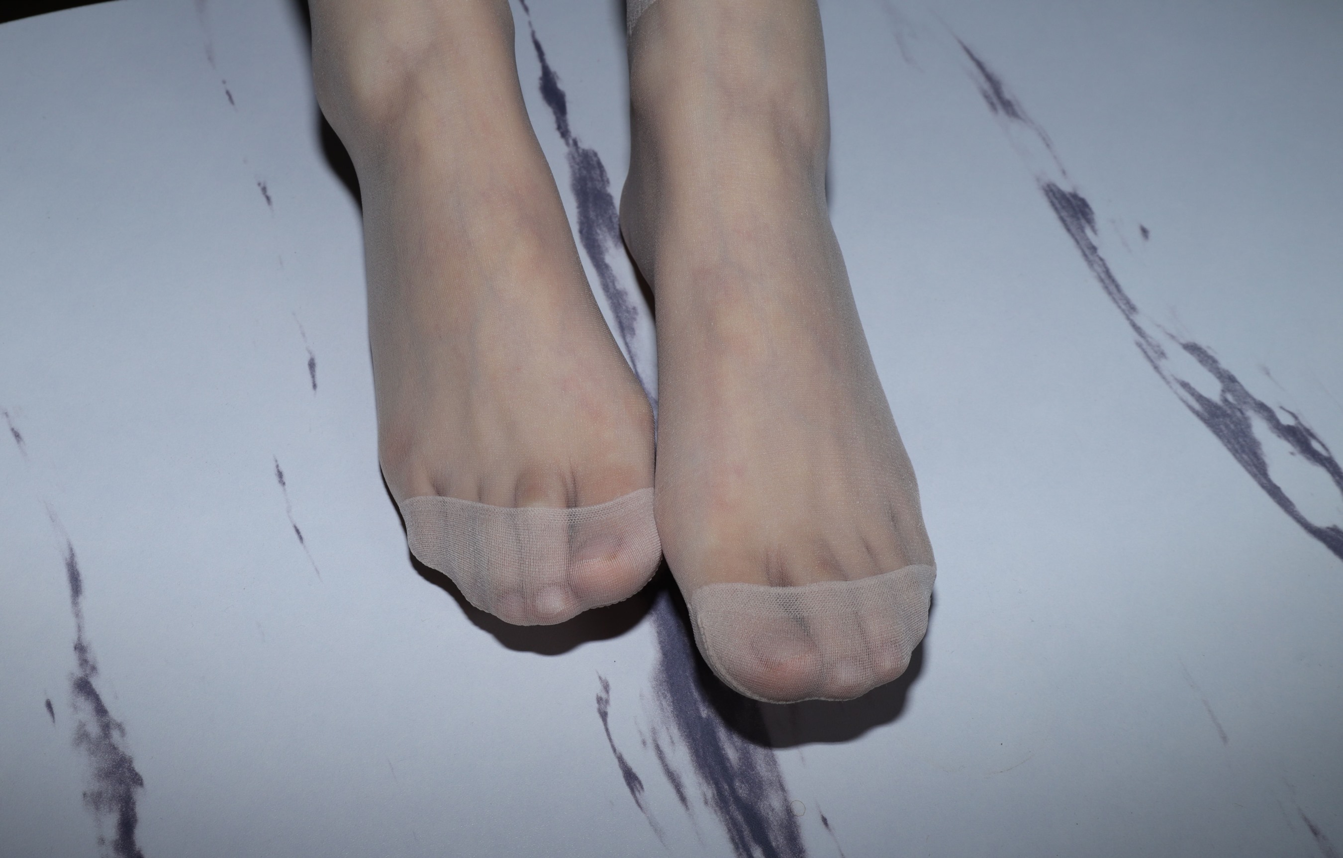 《精致少女短丝脚丫》作品图