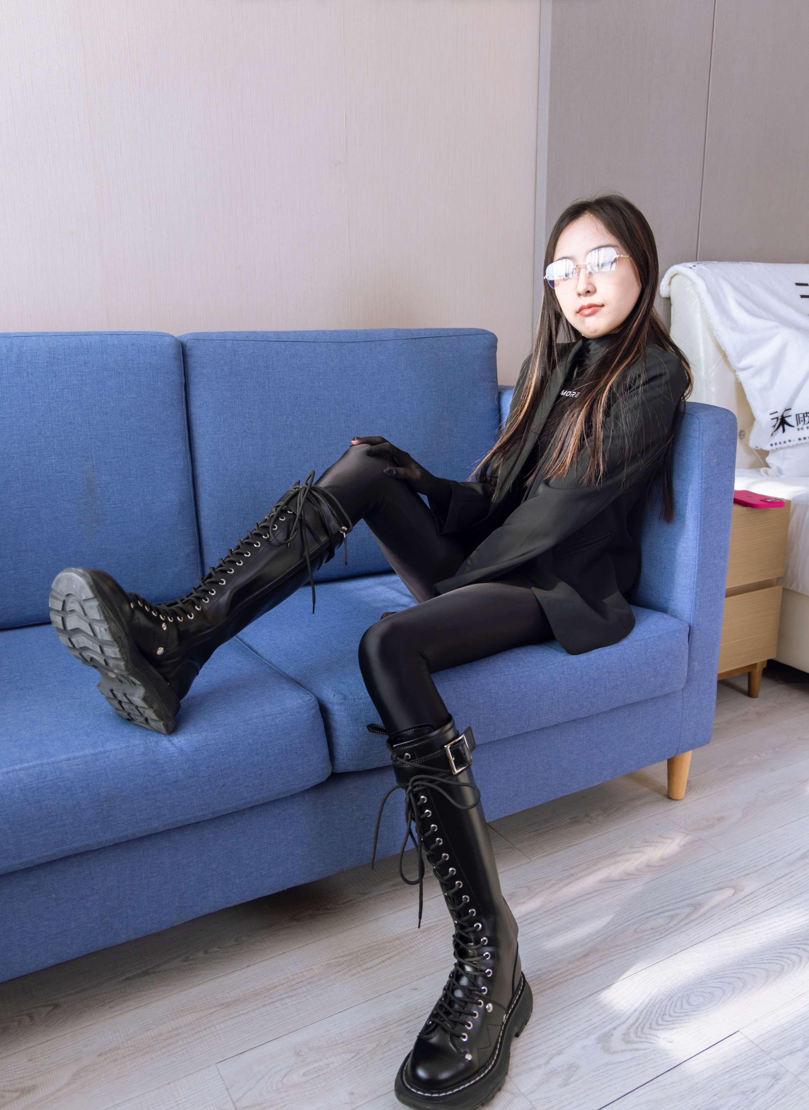 《稚予-长靴、五指袜黑丝、裤里丝、连体服》作品图