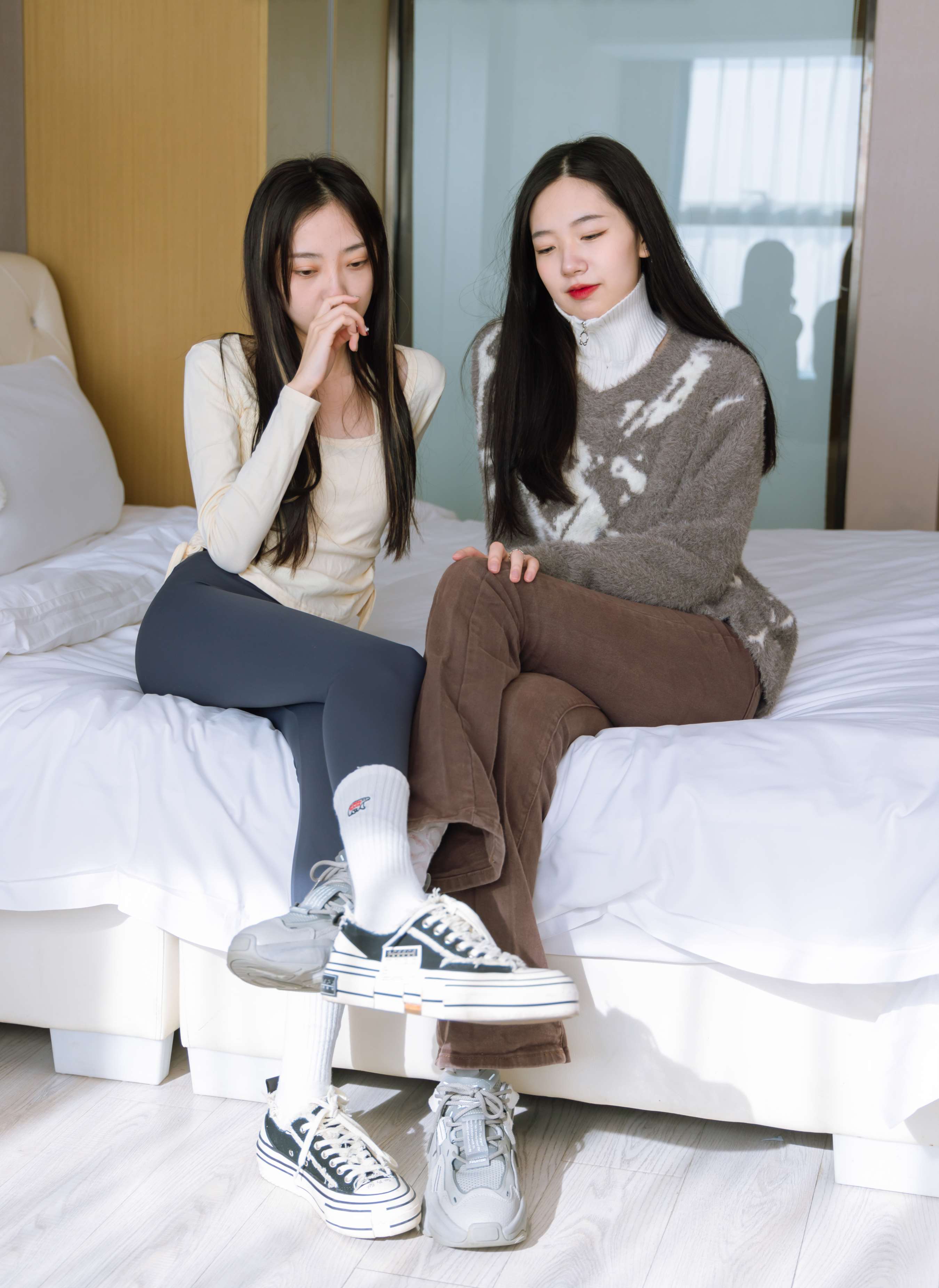 《小甜豆 稚予-板鞋、运动鞋、高跟鞋、白棉袜、蓝丝》作品图