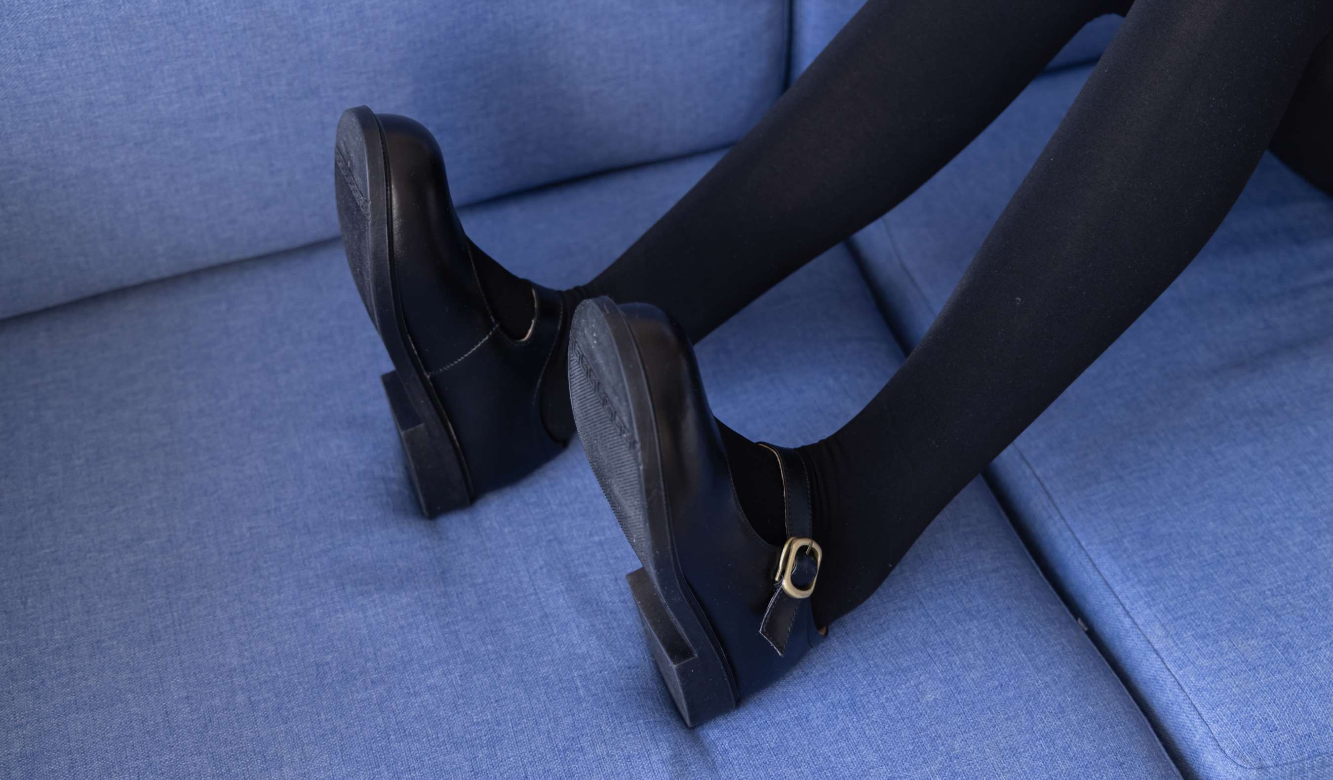 《小甜豆-黑皮鞋、厚黑丝、厚肉丝》作品图