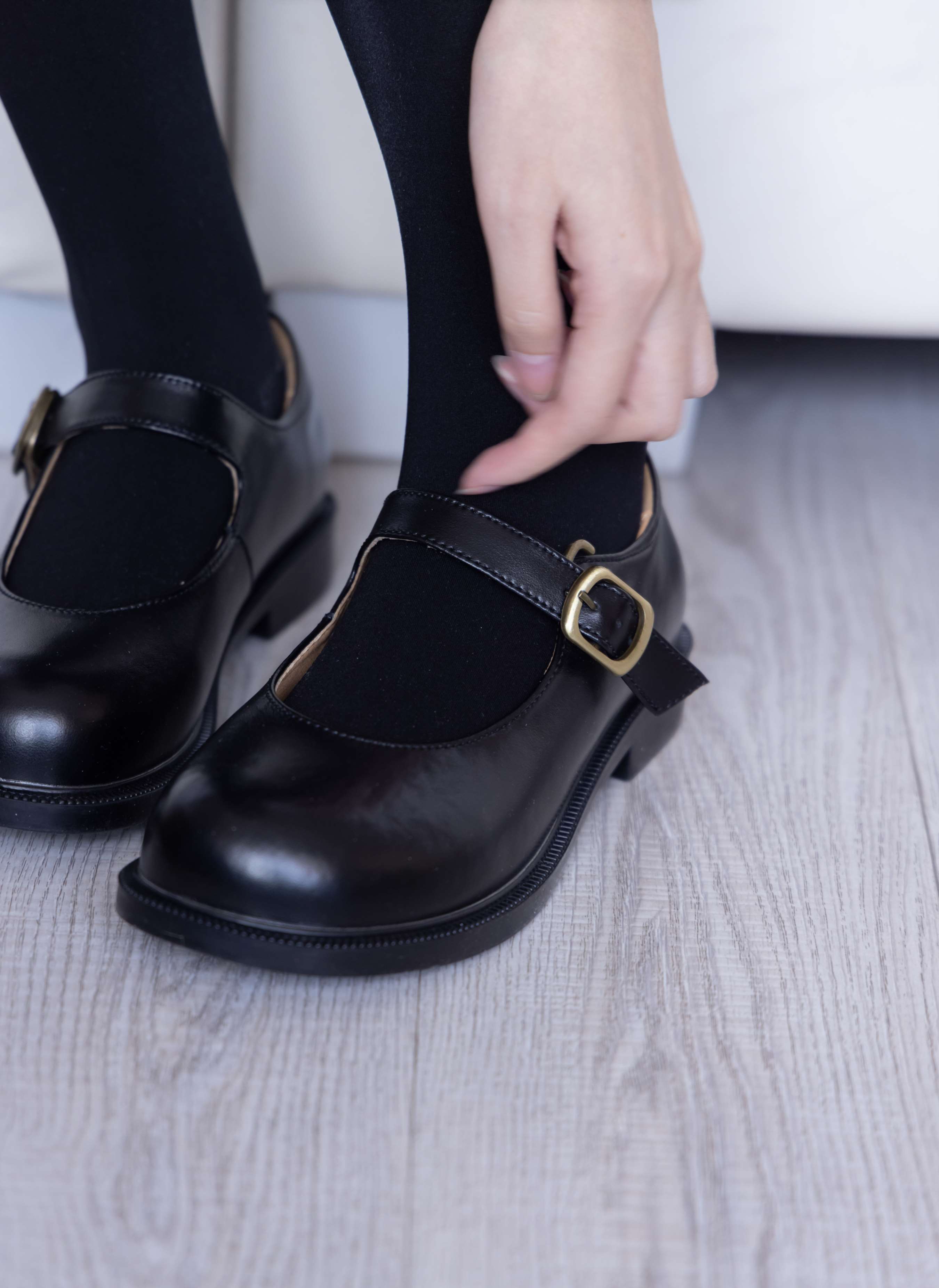 《小甜豆-黑皮鞋、厚黑丝、厚肉丝》作品图