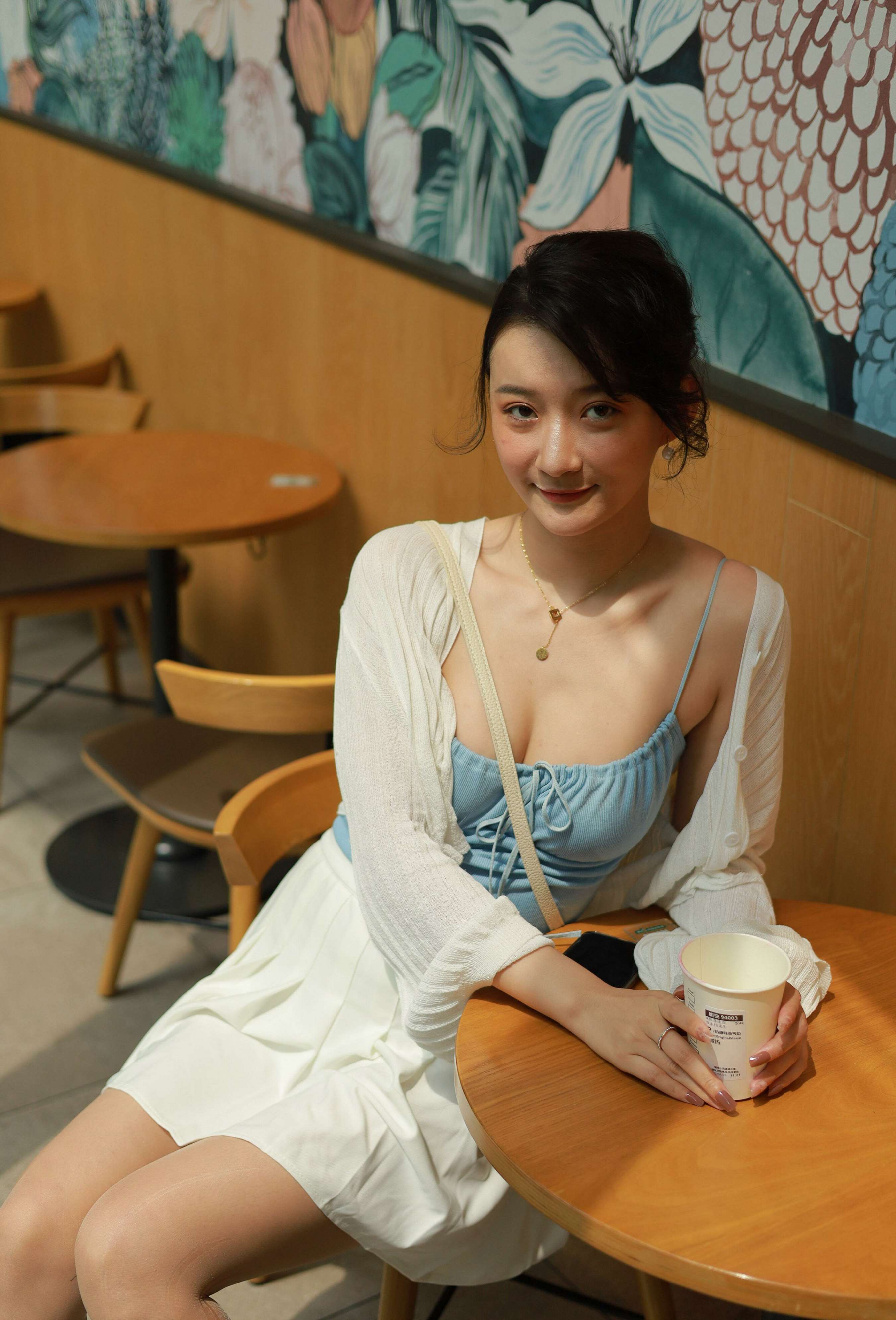 《秋秋《事业线吊带》》作品图