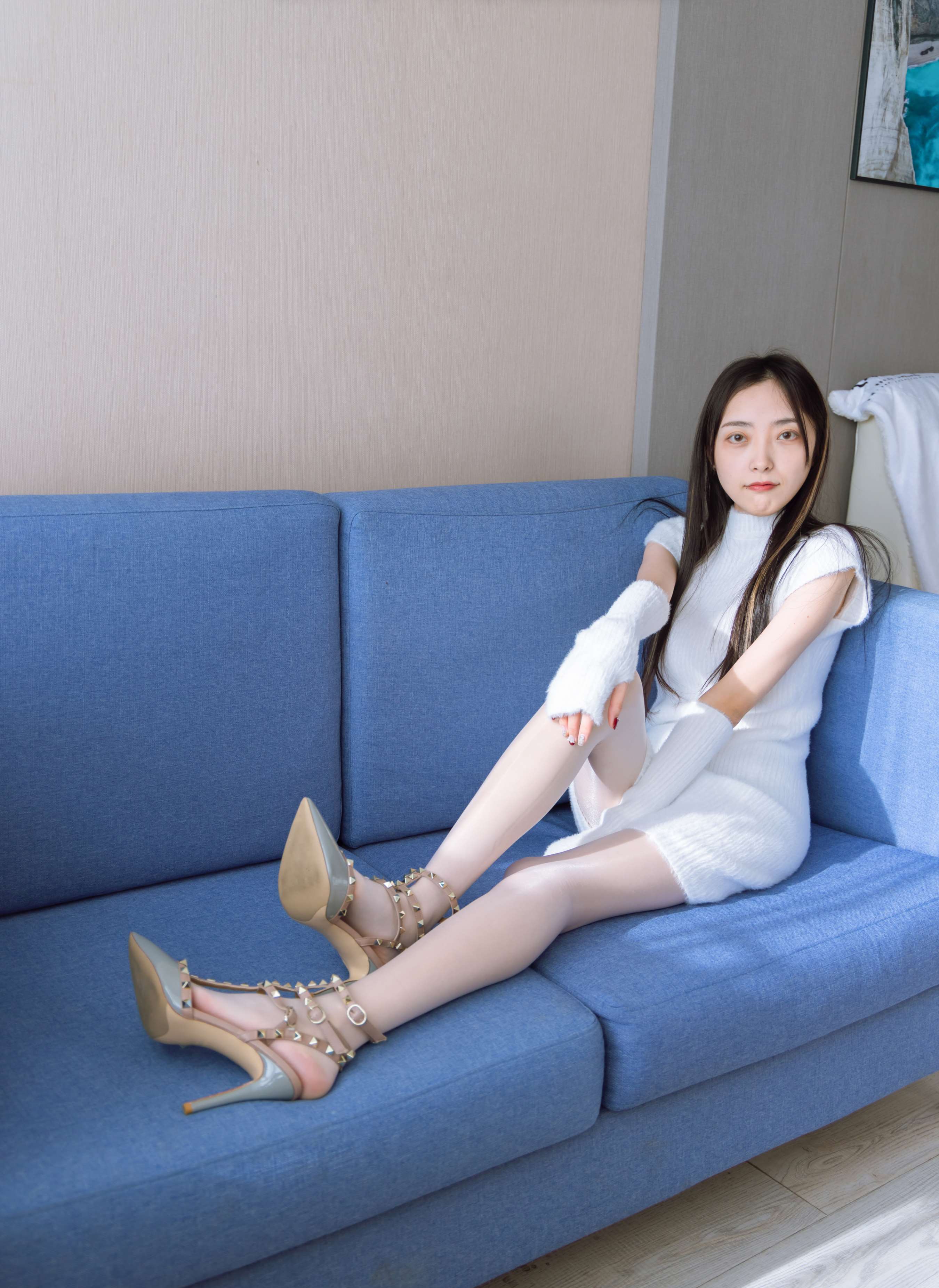 《稚予-高跟鞋、板鞋、白丝、肉丝、白棉袜》作品图