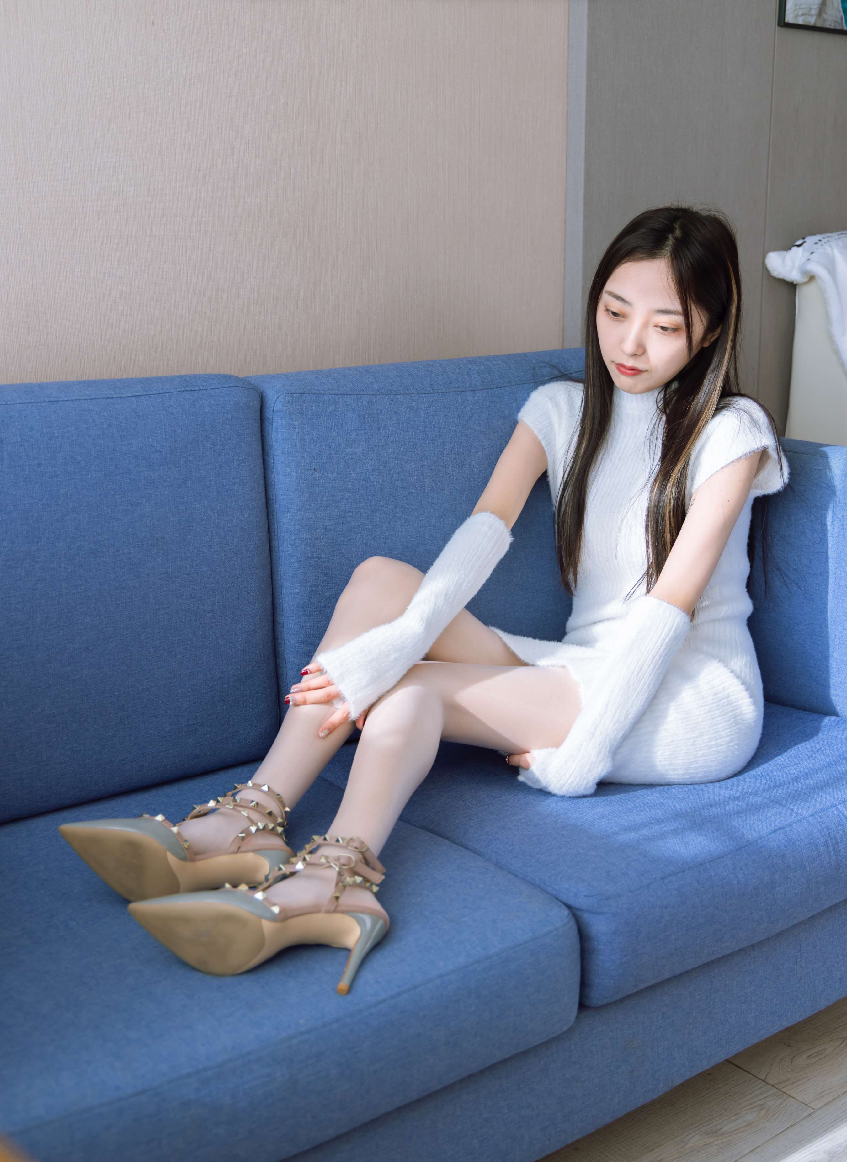 《稚予-高跟鞋、板鞋、白丝、肉丝、白棉袜》作品图