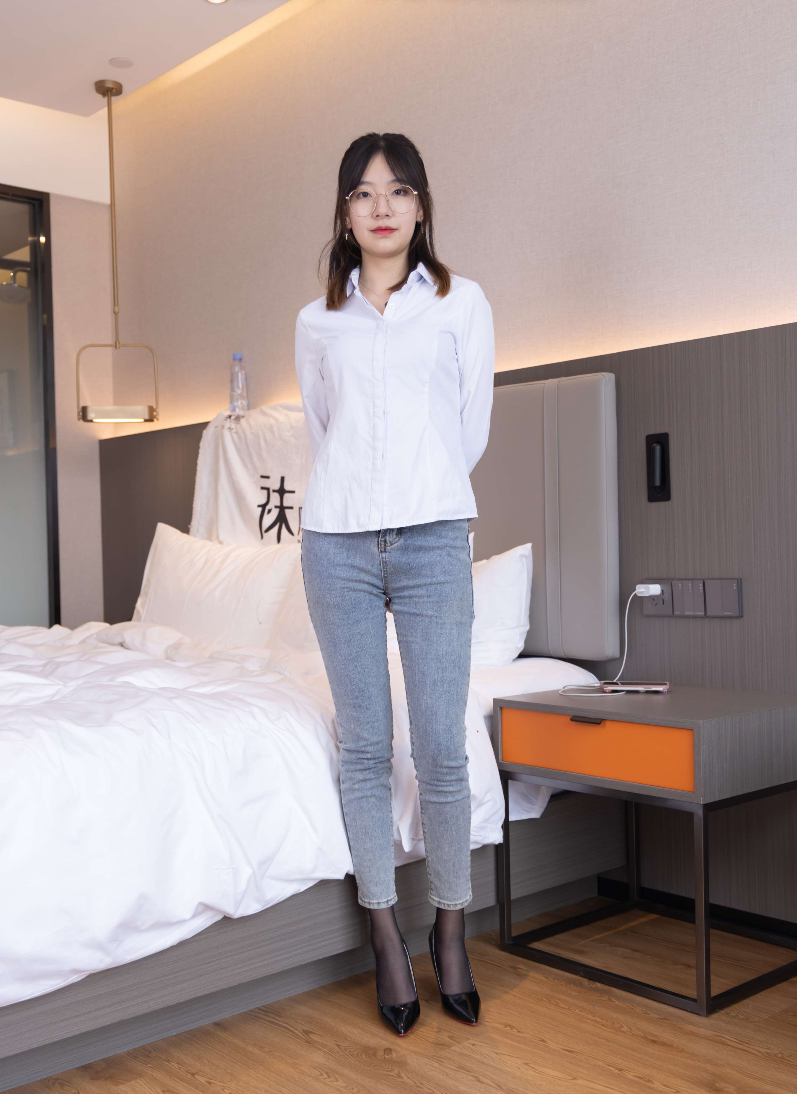 《小甜豆-高跟鞋、黑丝、裤里丝》作品图