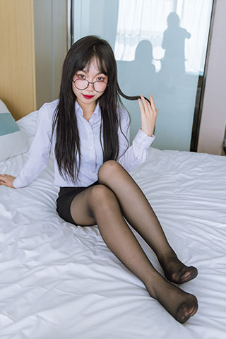 周周-ol制服、高跟鞋、黑丝