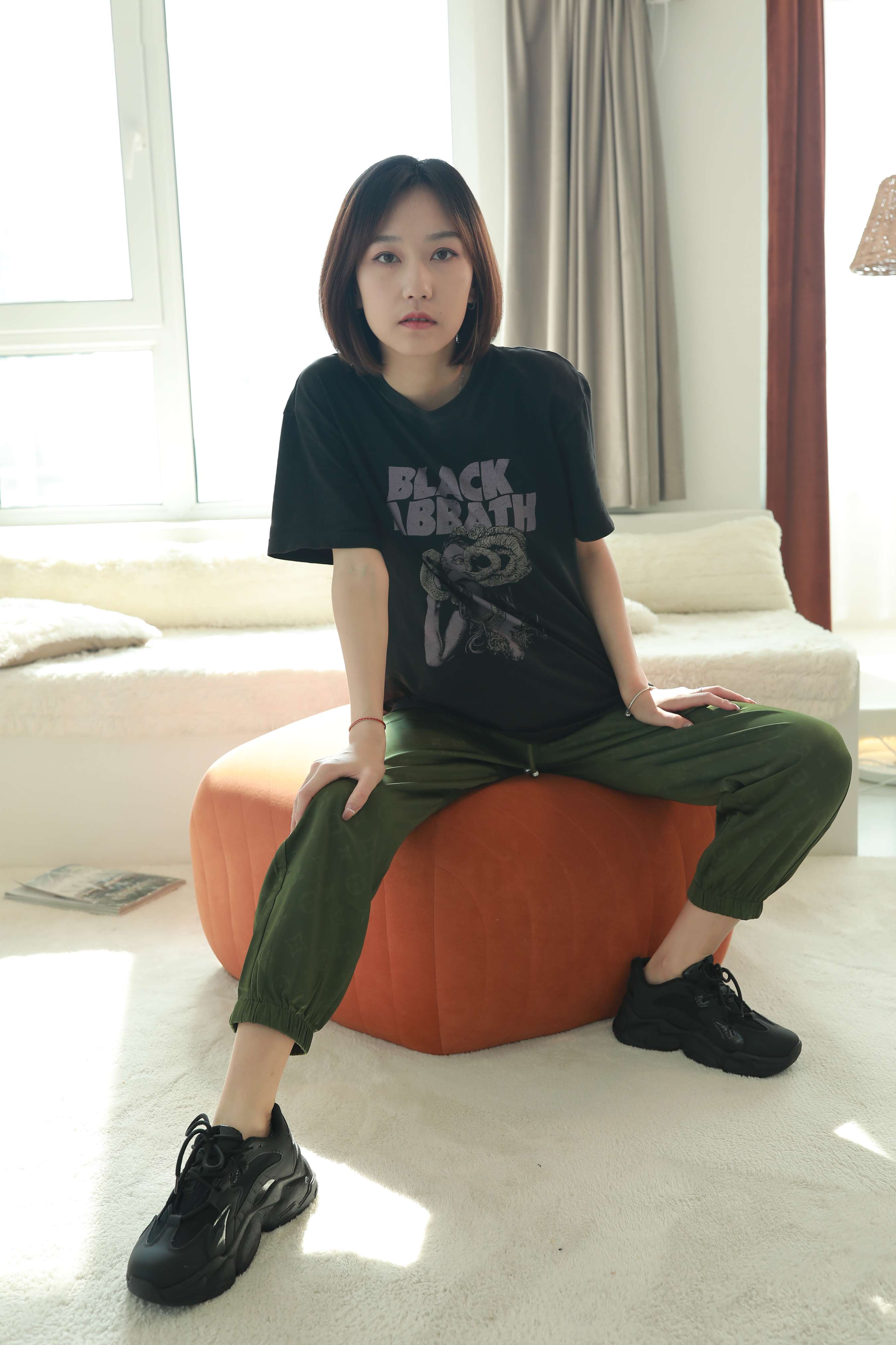 《子轩板鞋船袜裸足》作品图