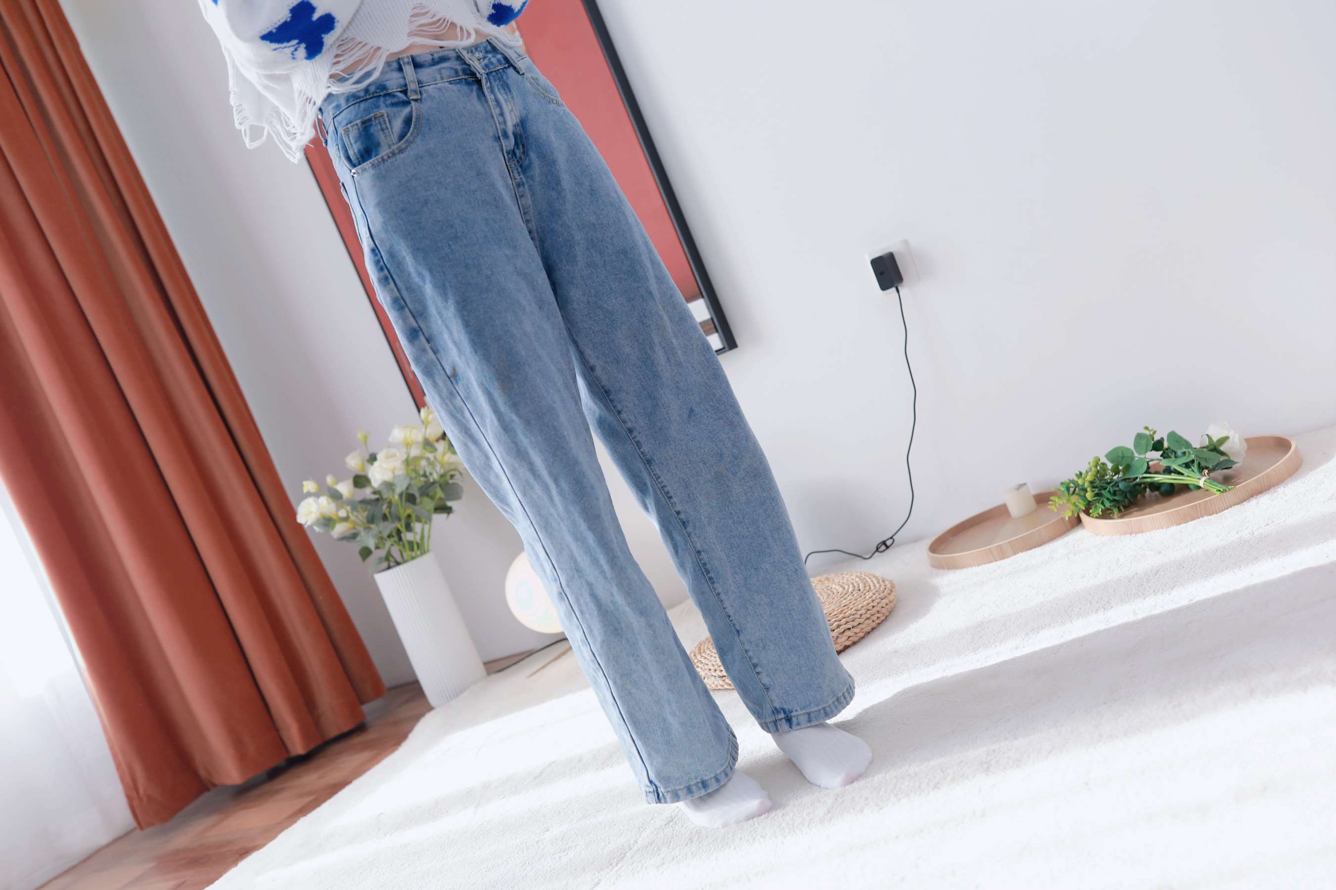 《小恩白棉袜裸足》作品图