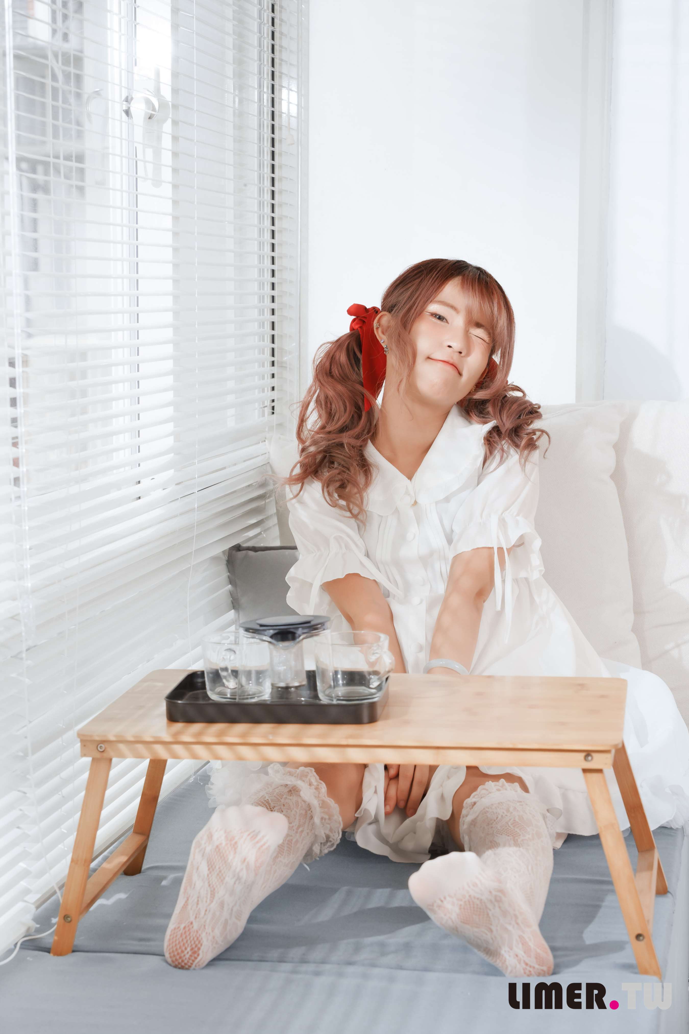 《[寄卖]萝莉塔小艾啾啾裸足玩弄奶油蛋糕》作品图