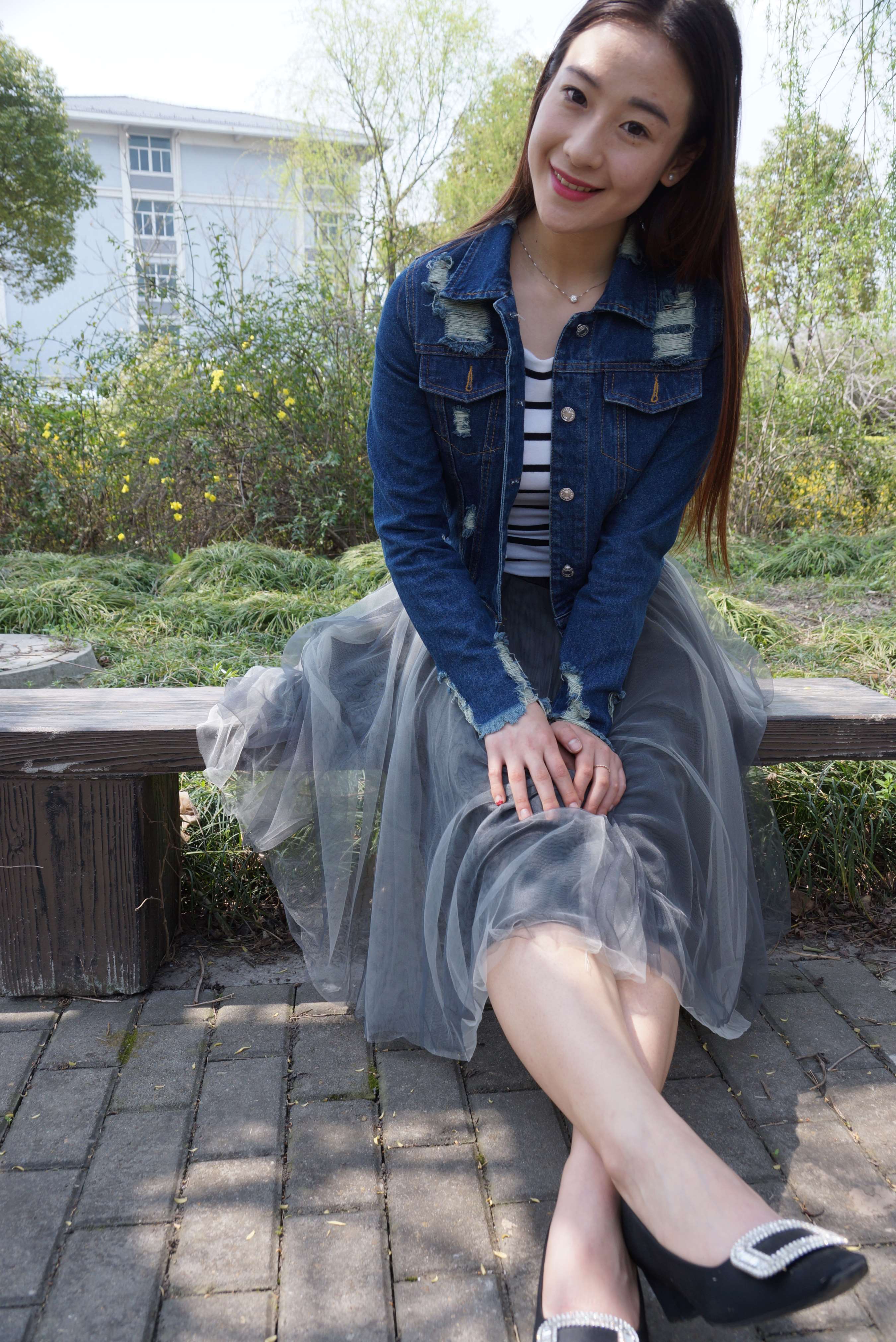 《一直对白领、蓝领类型的小姐姐没有抵抗力》作品图