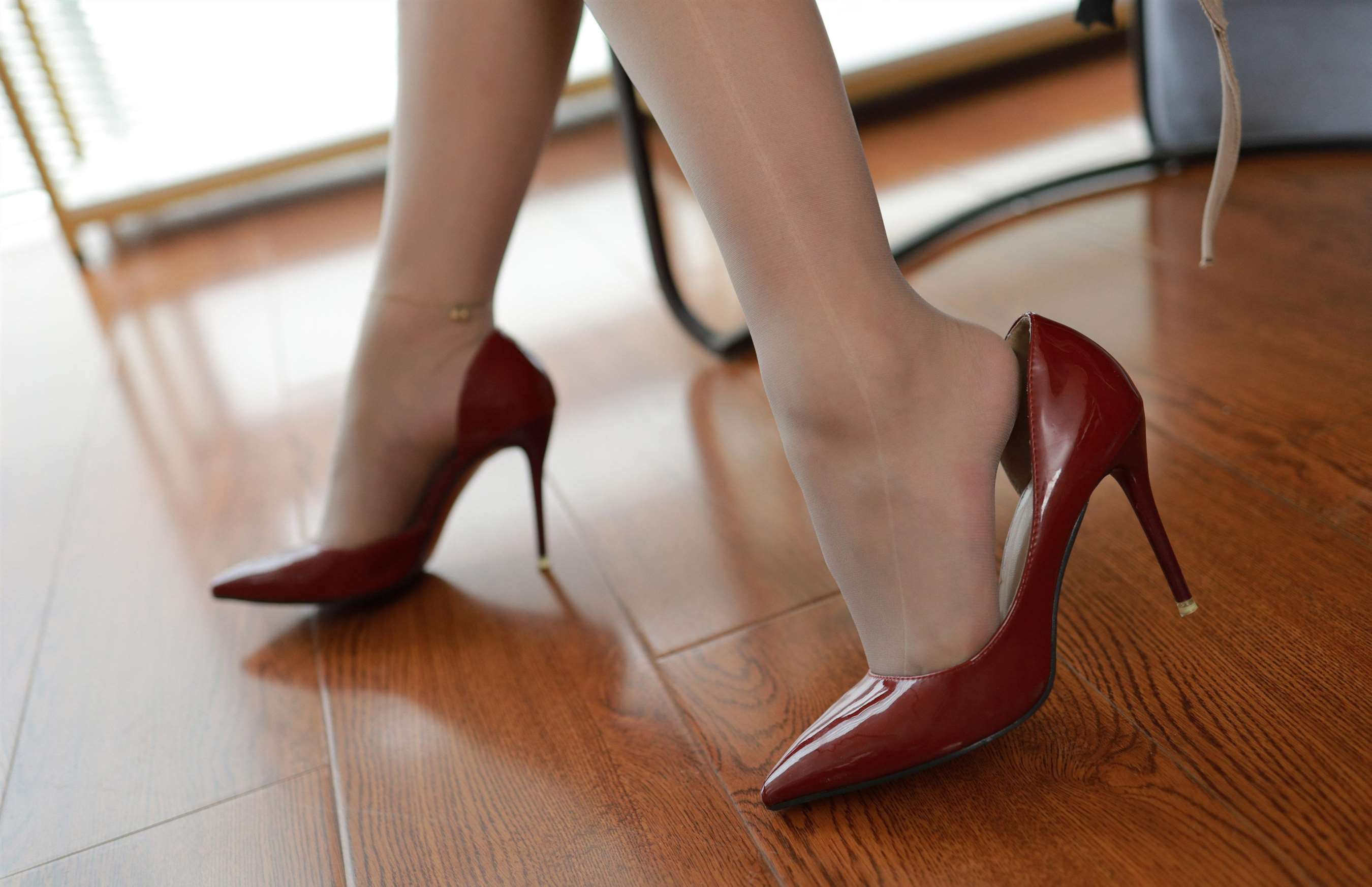 《秋秋《寂寞的灰色》》作品图