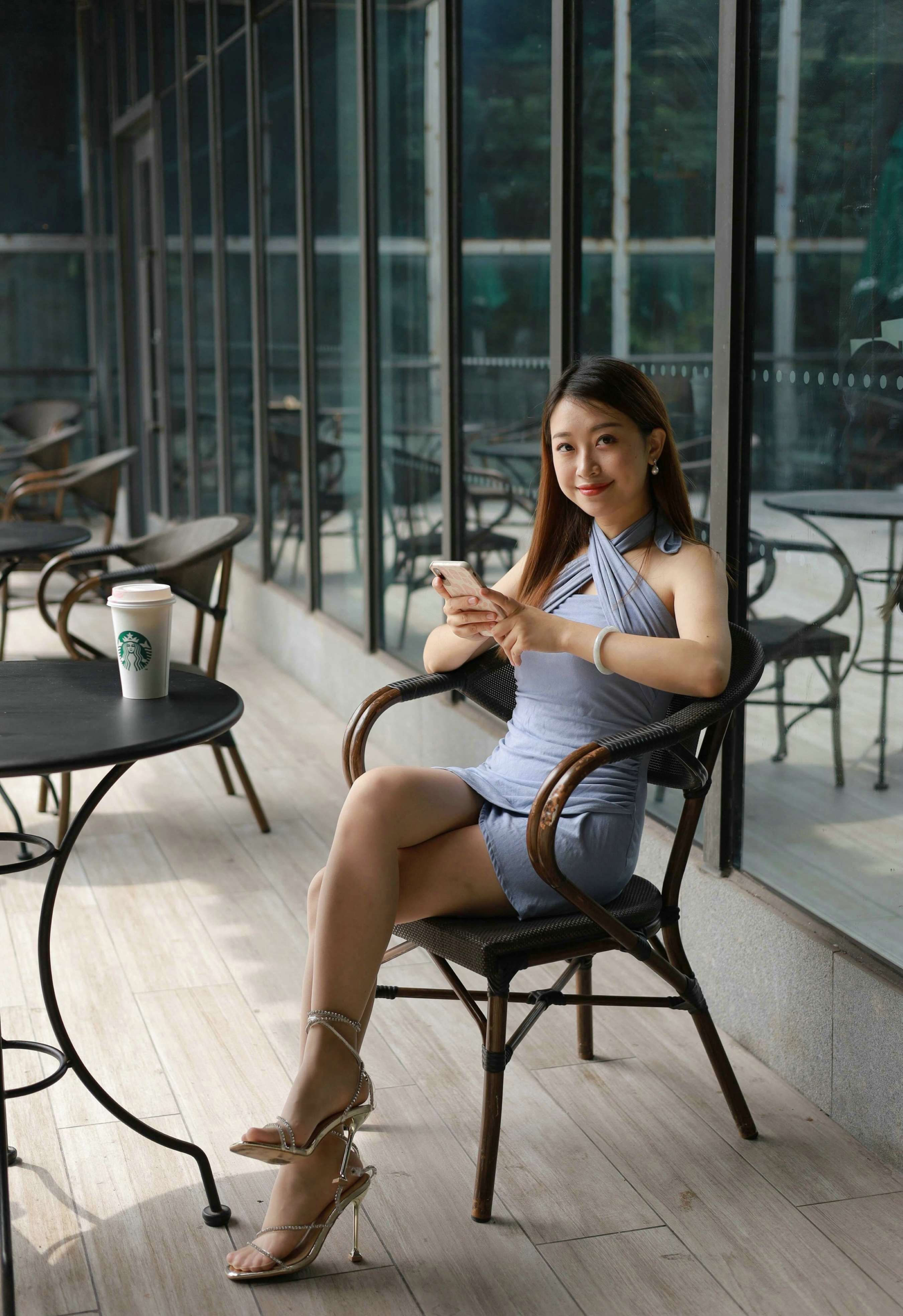 《小婕《咖啡店邂逅网紅美女》》作品图