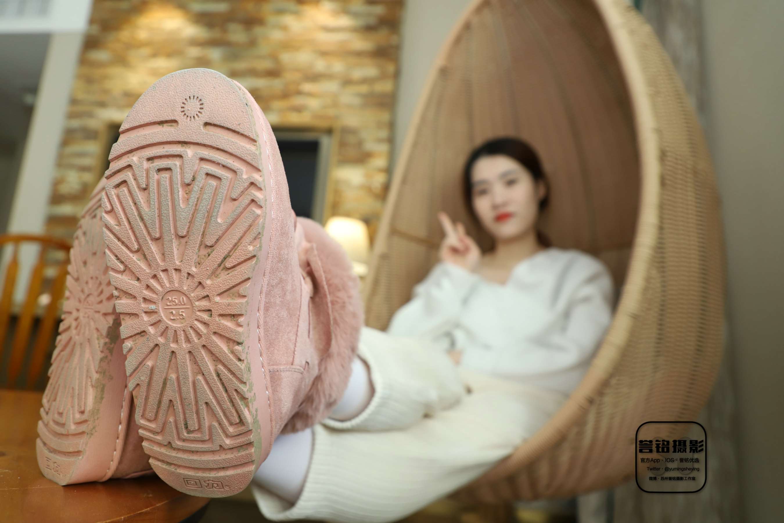 《[寄卖]誉铭摄影《2023第8期》- 棉鞋の白棉袜脚丫》作品图