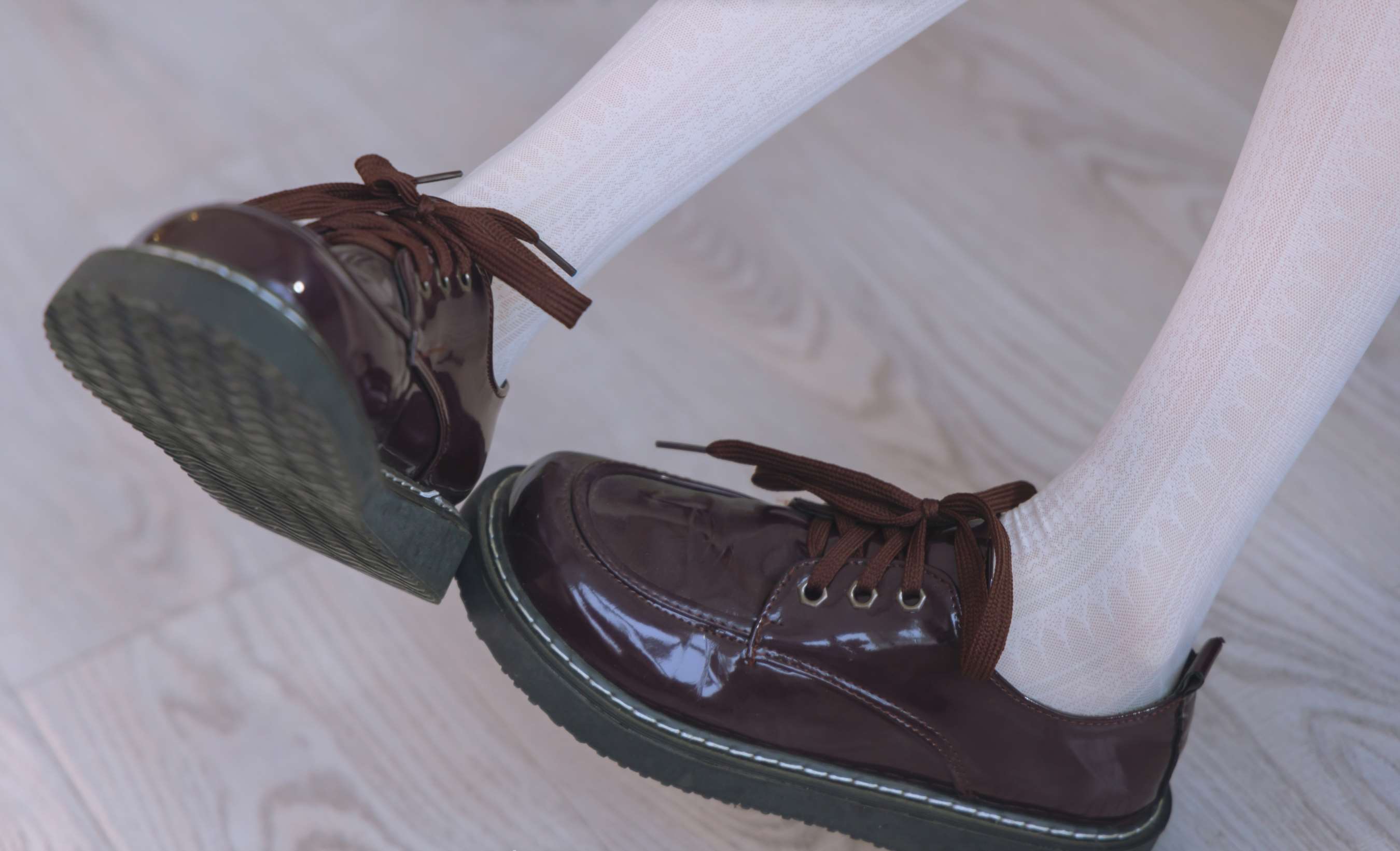 《稚予-皮鞋、白色蕾丝丝袜、ol风》作品图