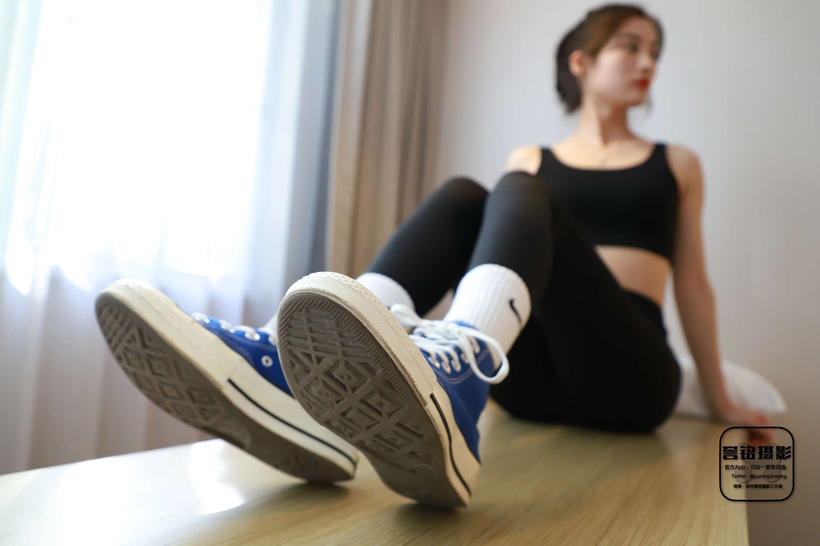 《[寄卖]誉铭摄影《2023第9期》 高帮帆布鞋の白棉袜脚丫》作品图