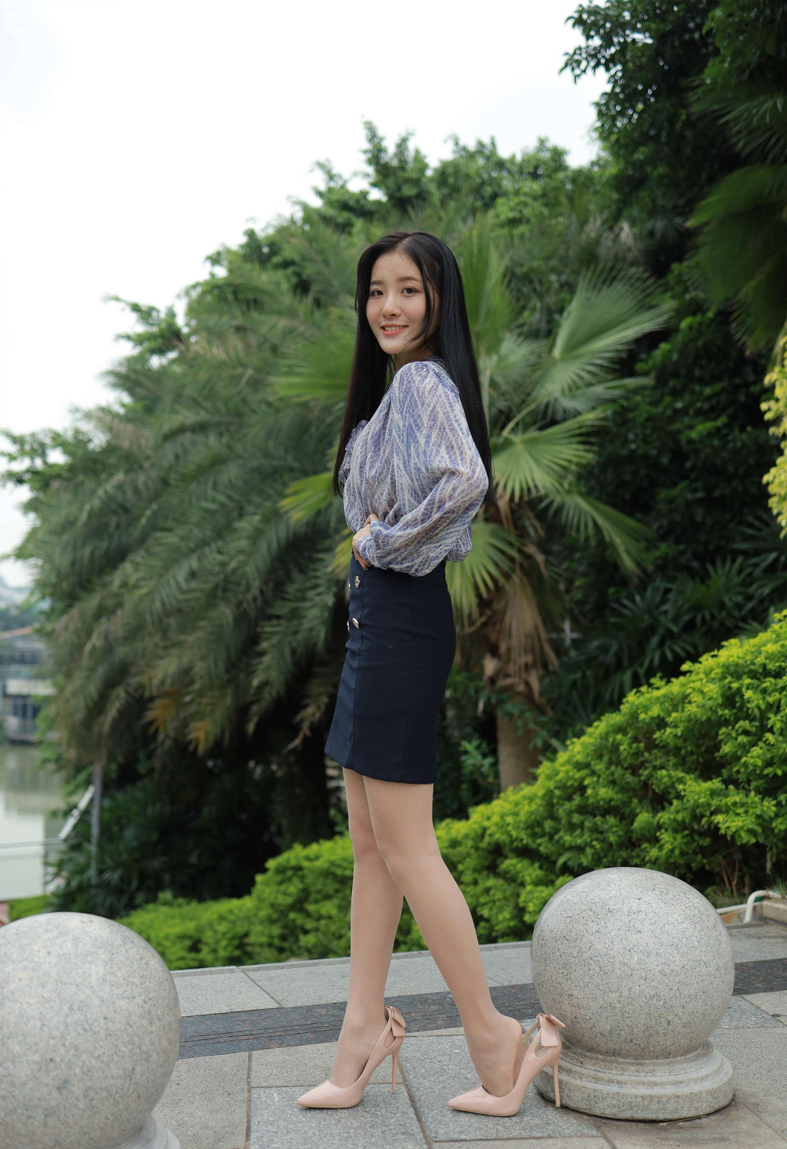 《婉苹《公园偶遇美女》》作品图