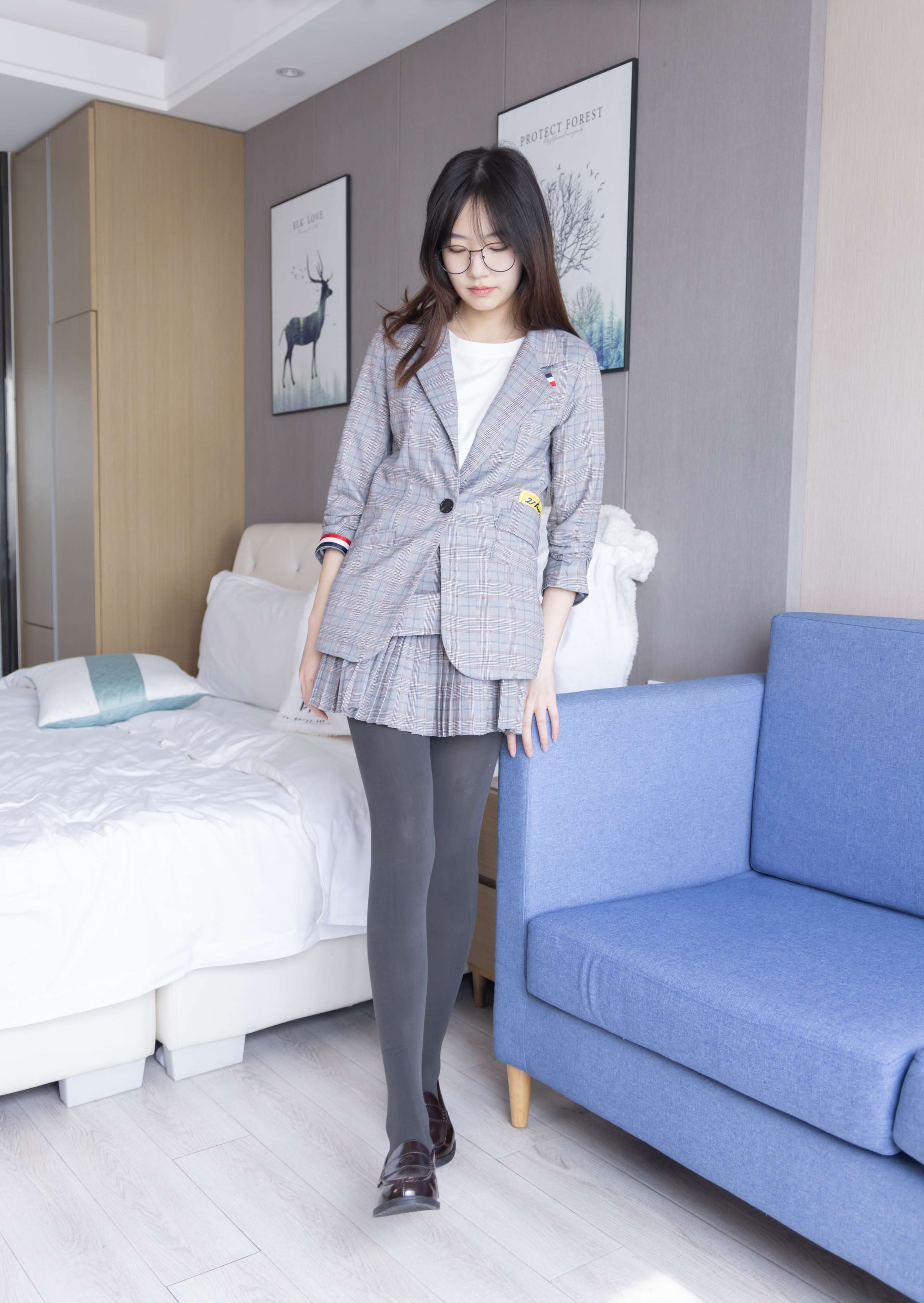 《小甜豆-皮鞋、厚灰丝、ol装》作品图