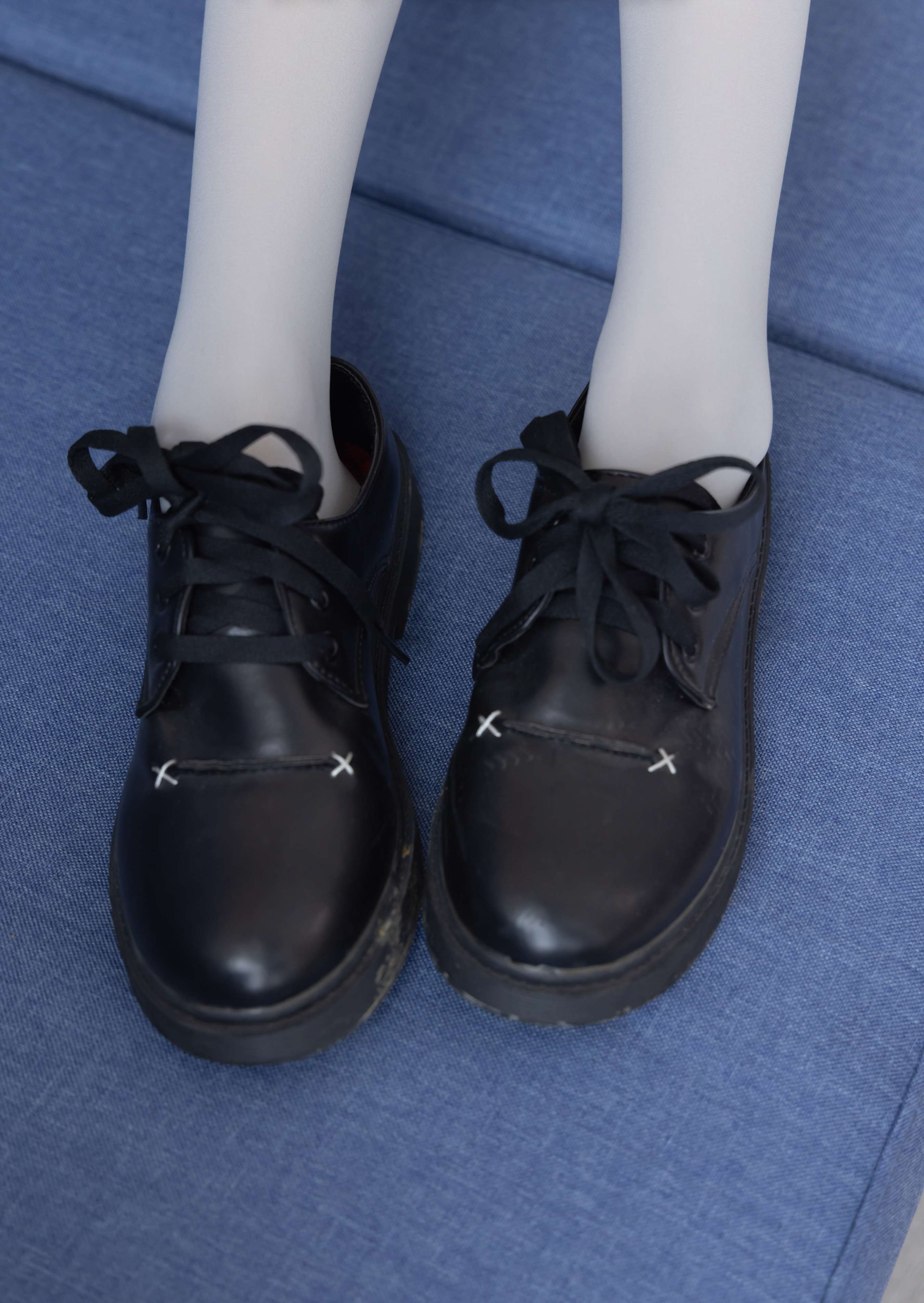 《稚予-黑皮鞋、厚灰丝》作品图