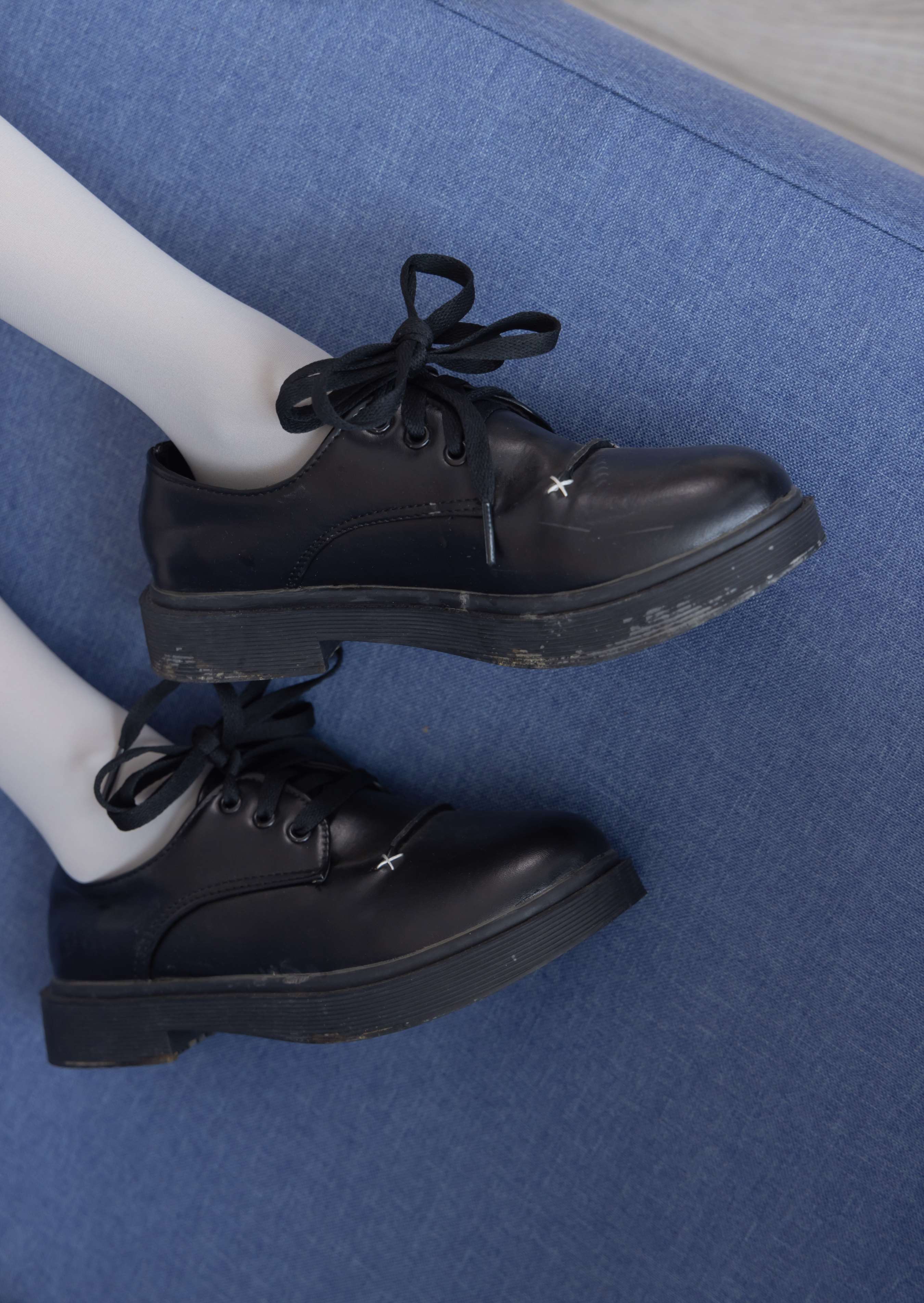 《稚予-黑皮鞋、厚灰丝》作品图