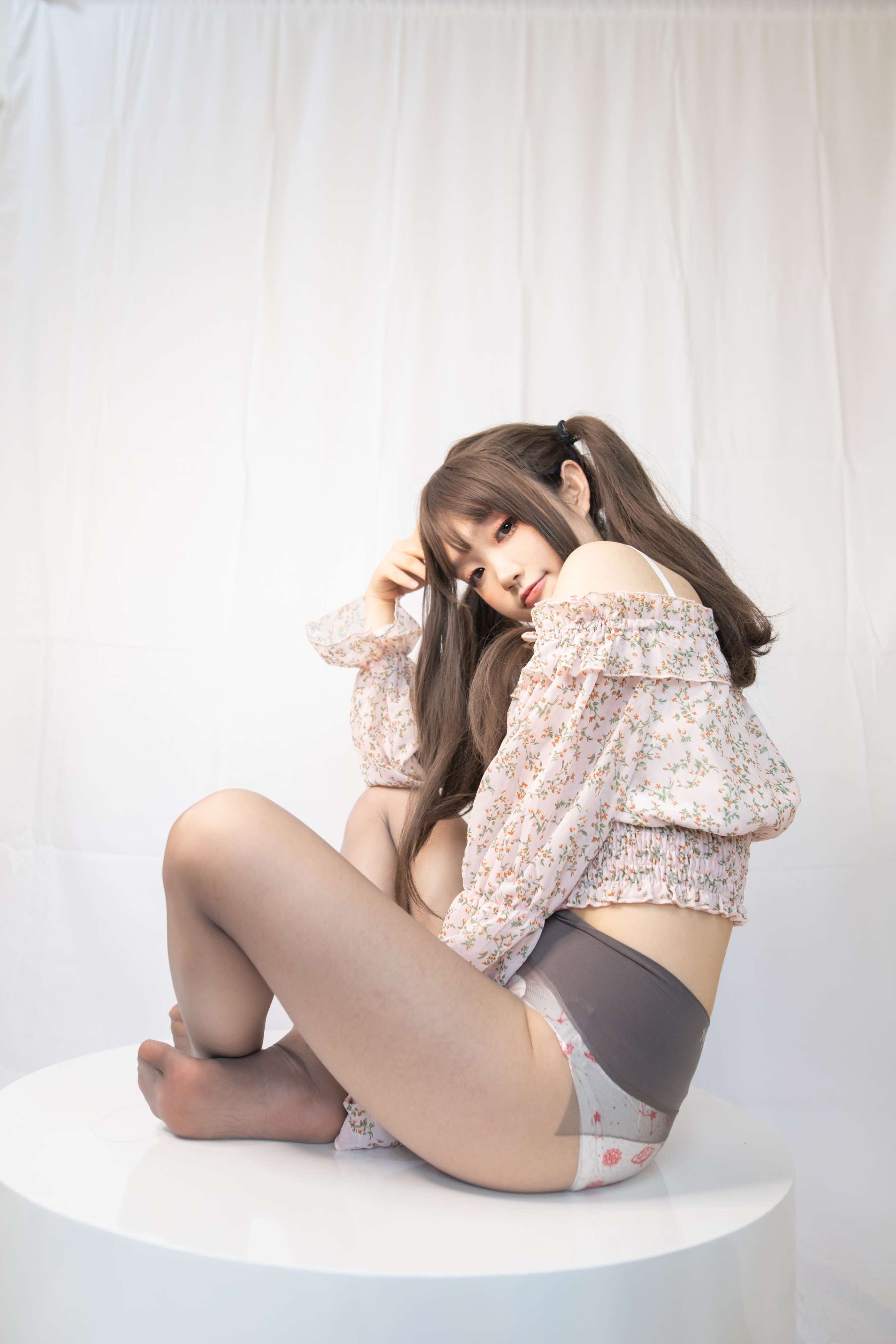 《缠玛瑙灰の象牙白》作品图