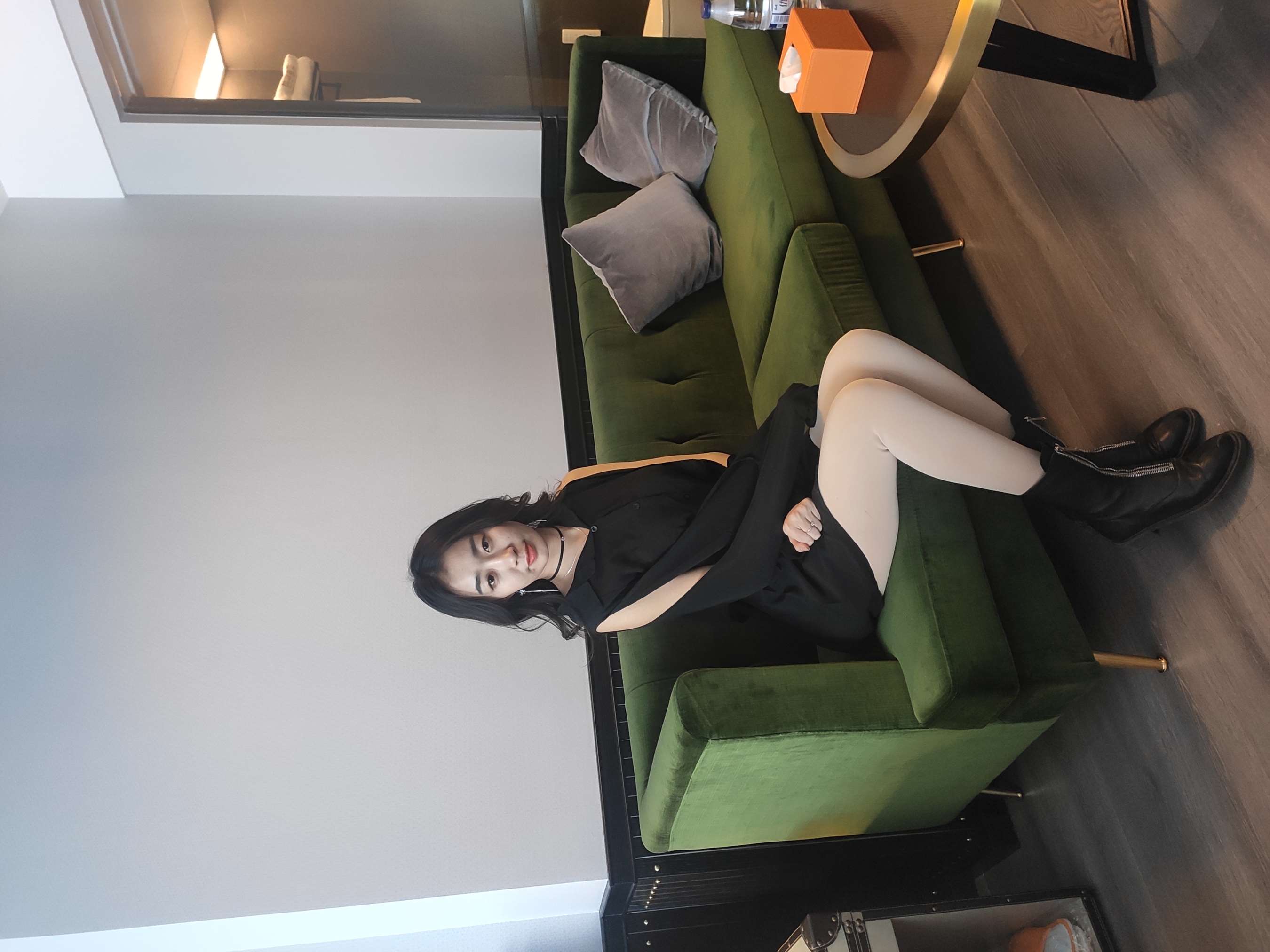 《姜旭肉丝长靴の赤足》作品图