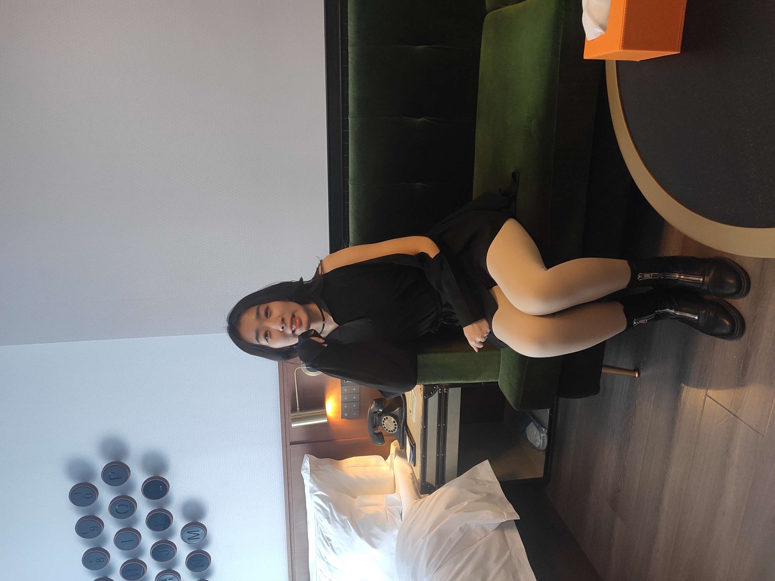 《姜旭肉丝长靴の赤足》作品图