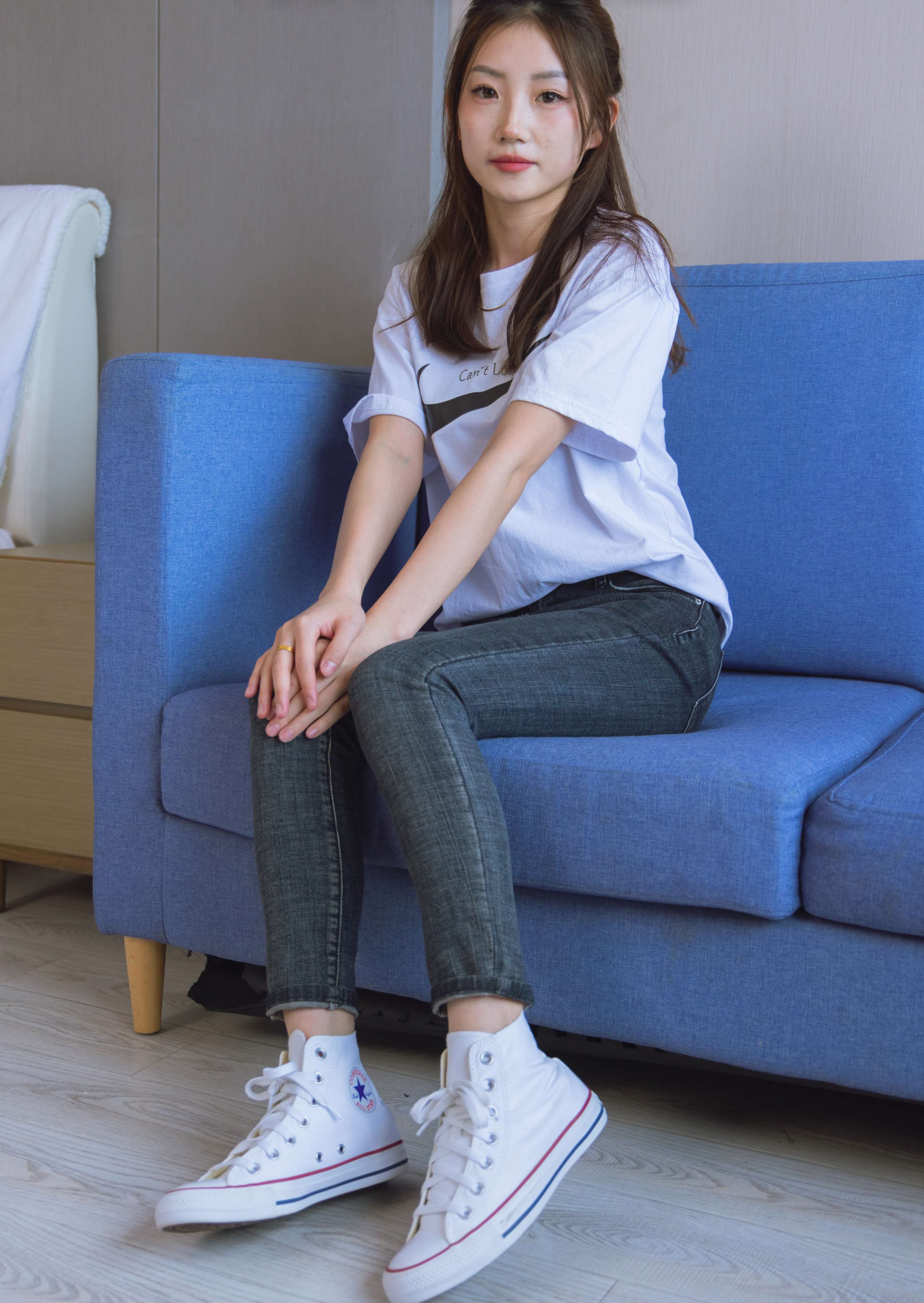 《小沫-板鞋短肉丝の赤足》作品图