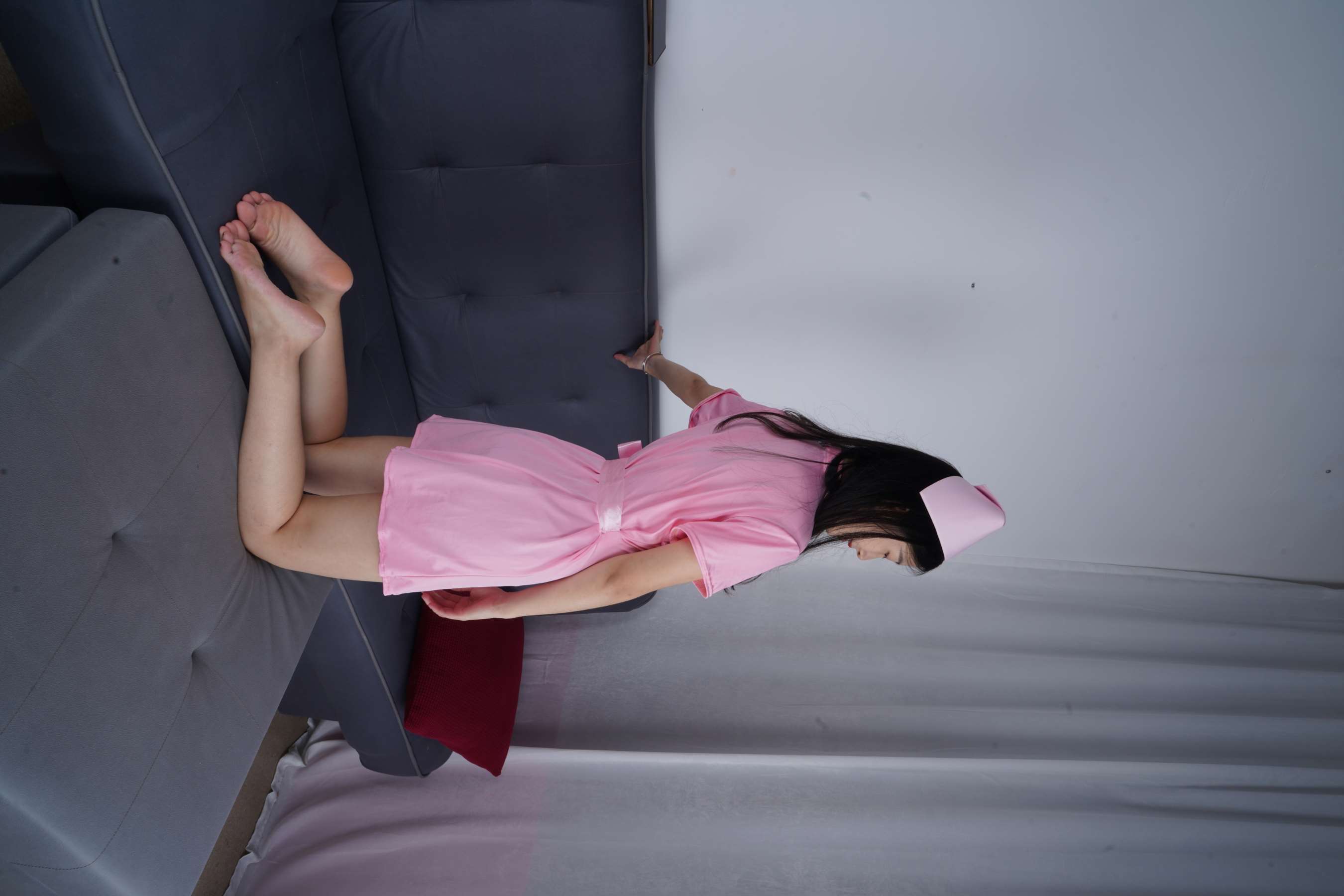 《搞怪护士小姐姐燕玲的36码小美脚》作品图