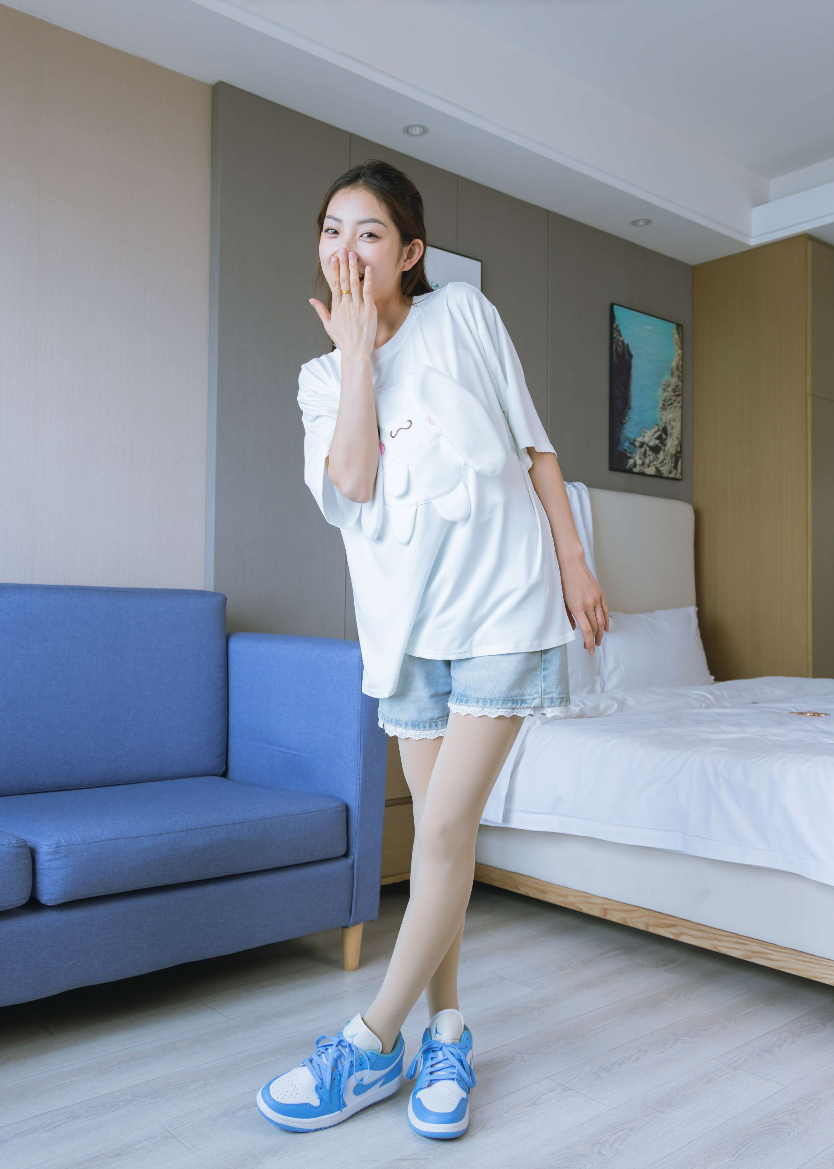 《小沫-板鞋、厚肉丝、裸足》作品图