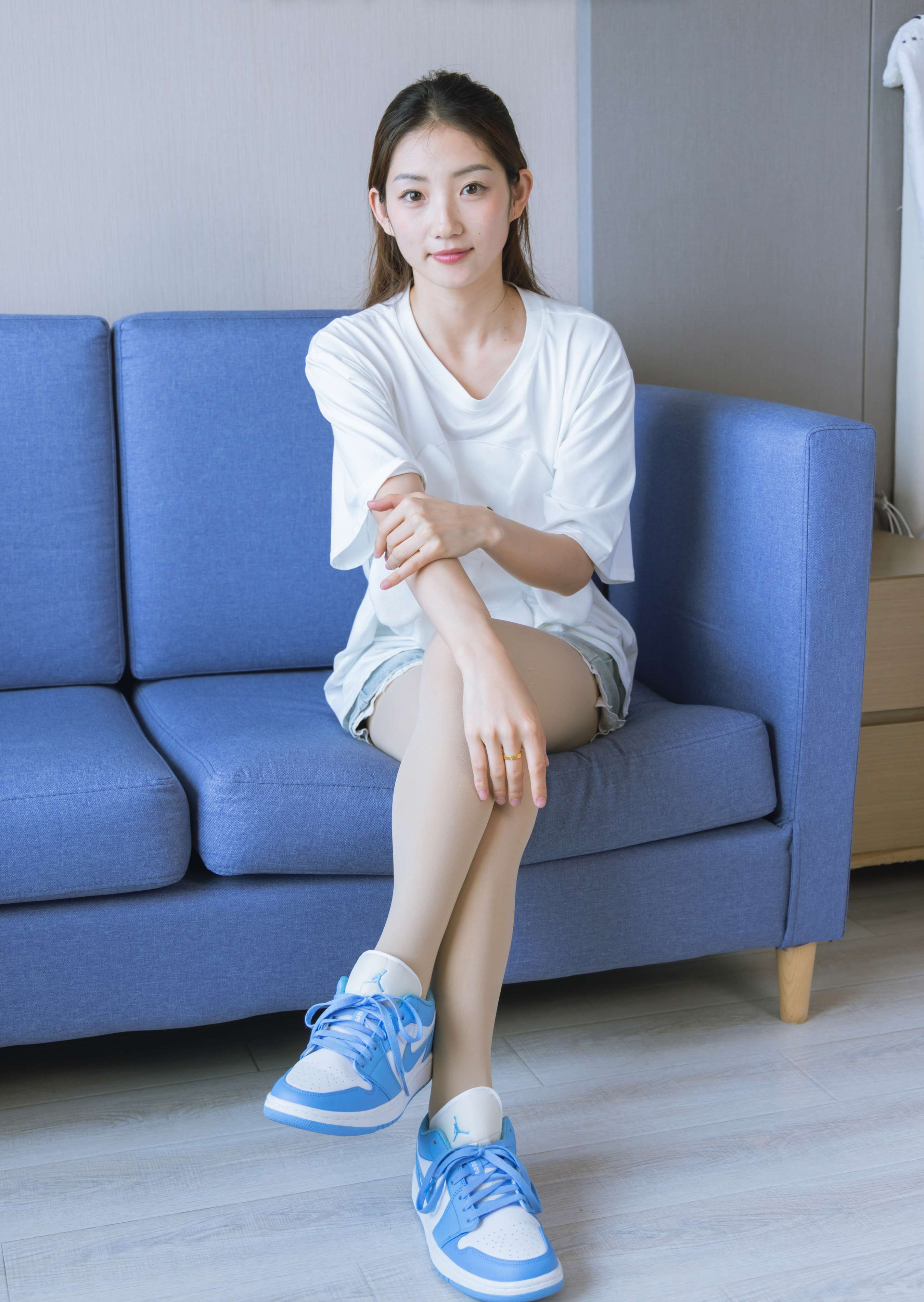 《小沫-板鞋、厚肉丝、裸足》作品图