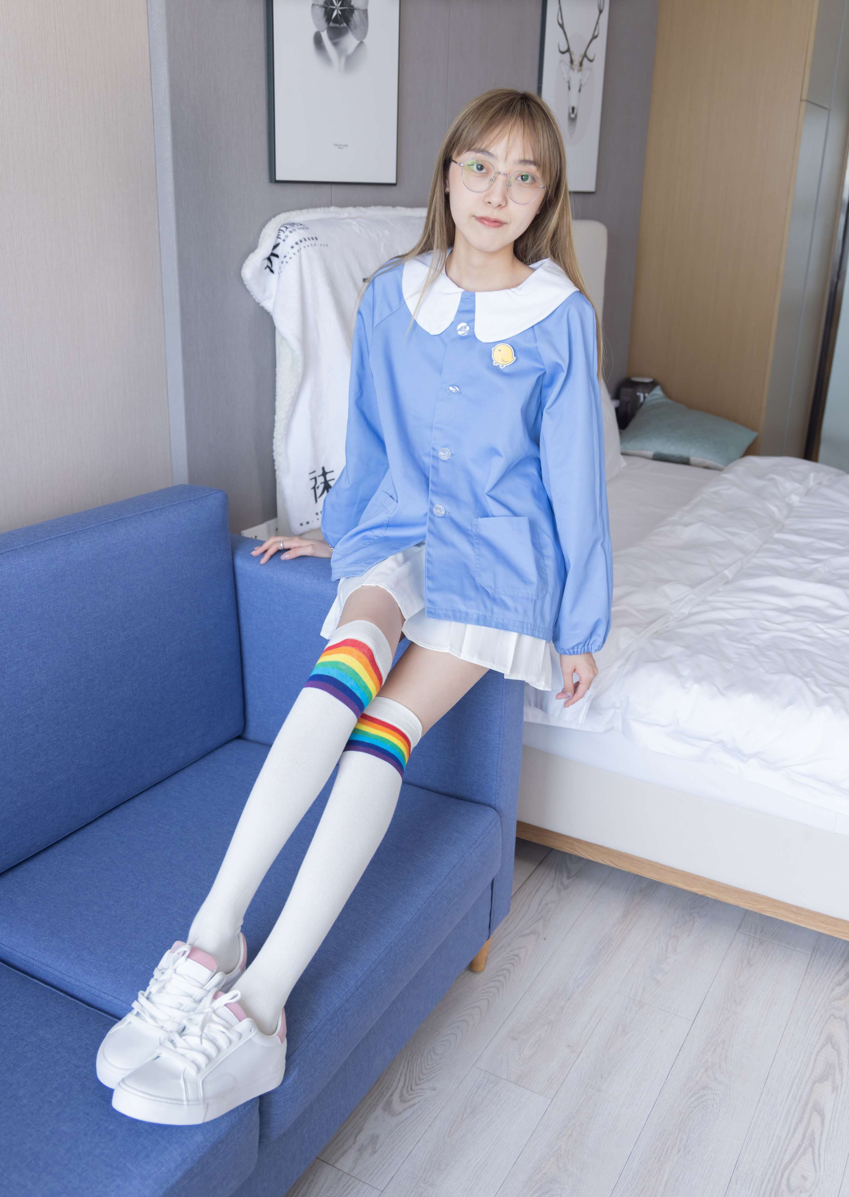 《稚予-板鞋の两双大腿袜》作品图