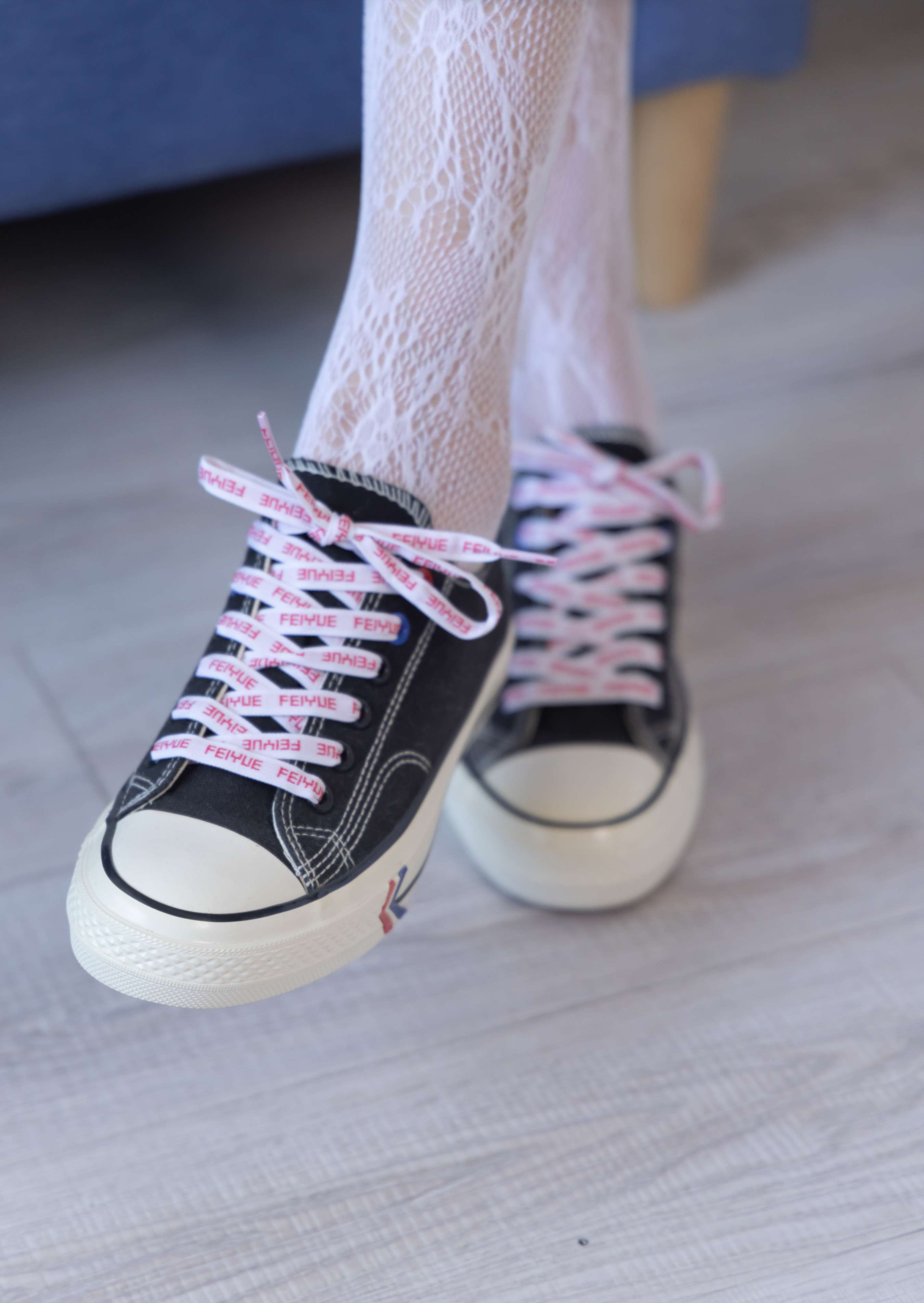 《小甜豆-板鞋、白色蕾丝袜、可拆卸牛仔裤、裤里丝》作品图