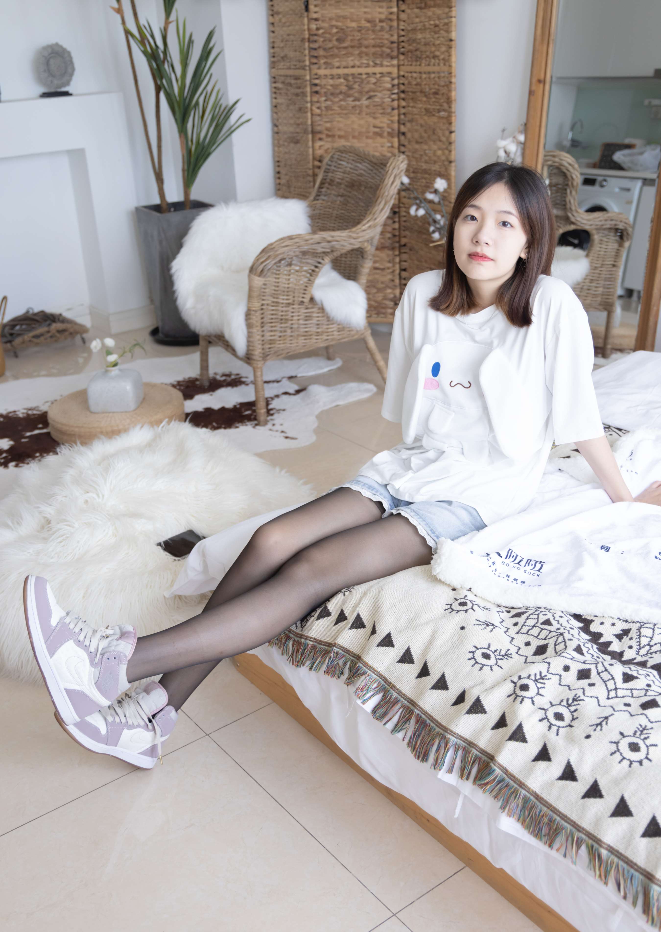 《小甜豆-板鞋の黑丝脚丫 》作品图