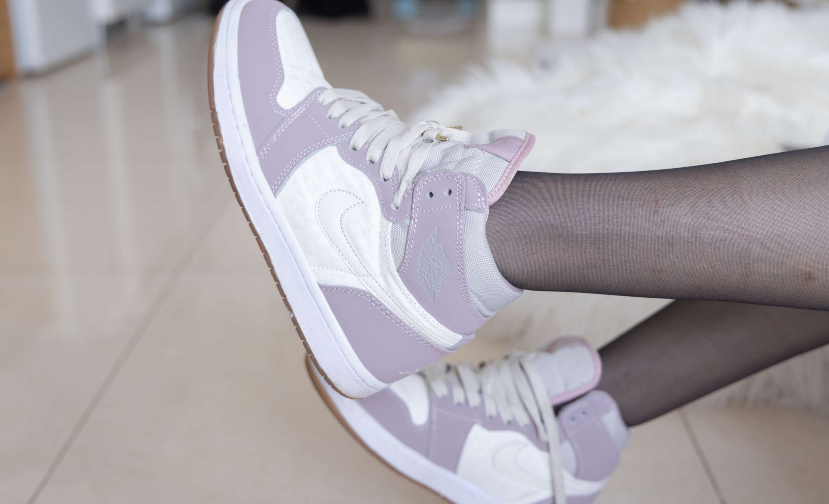 《小甜豆-板鞋の黑丝脚丫 》作品图