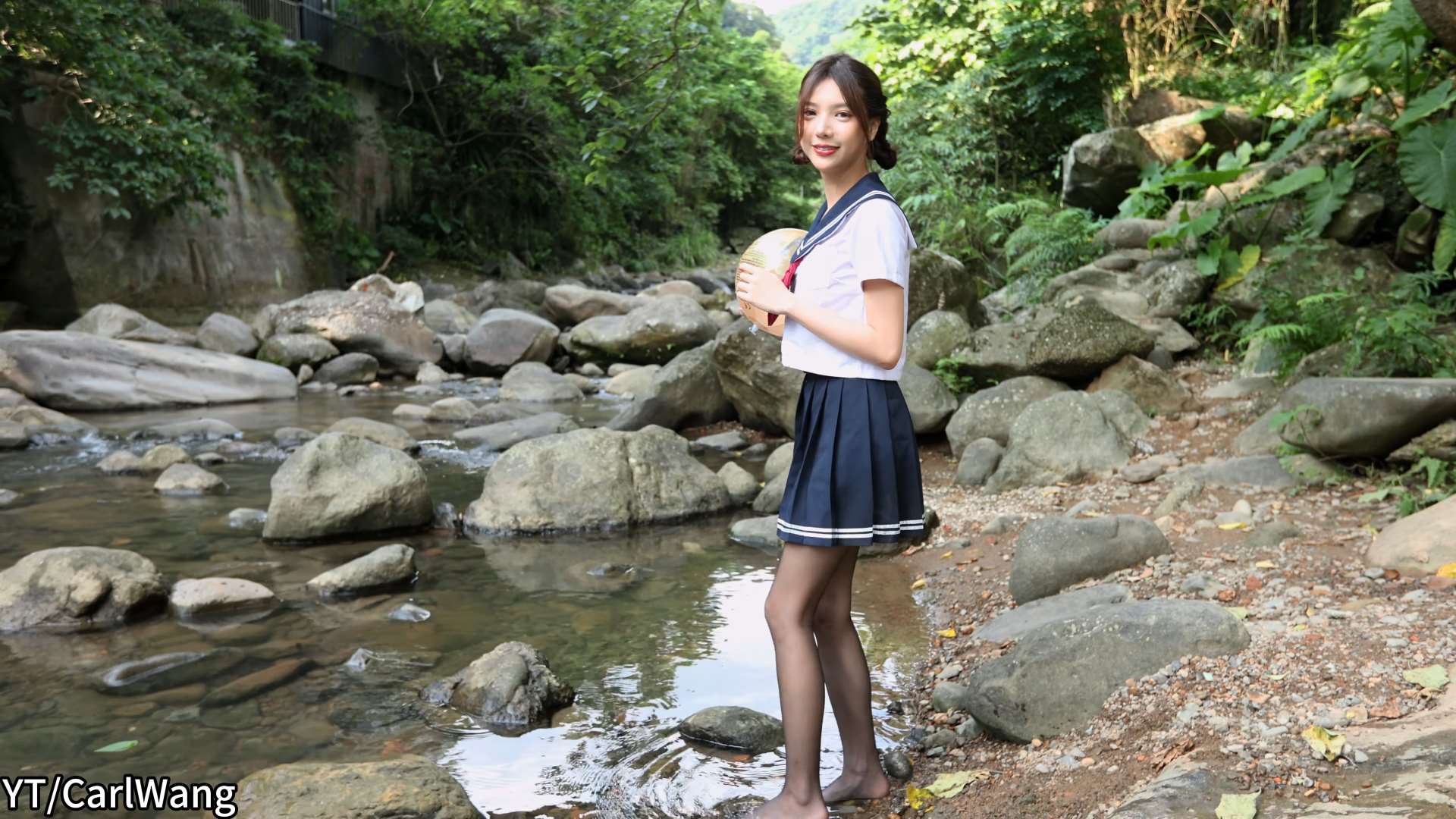 《[视频] 夏天就是要跟学妹來溪边玩水呀》作品图