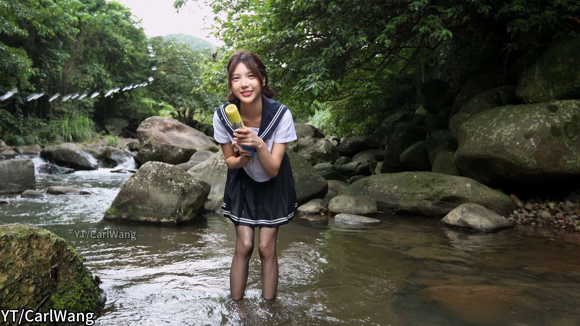 《[视频] 夏天就是要跟学妹來溪边玩水呀》作品图