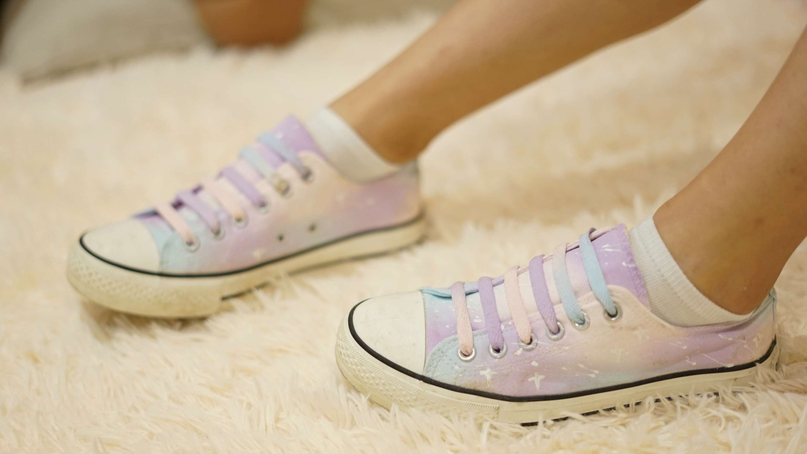 《小姐姐帆布鞋の棉袜脚丫》作品图