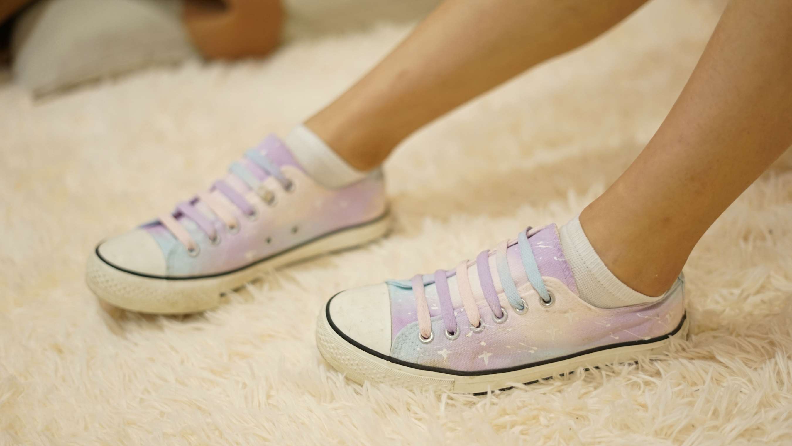 《小姐姐帆布鞋の棉袜脚丫》作品图