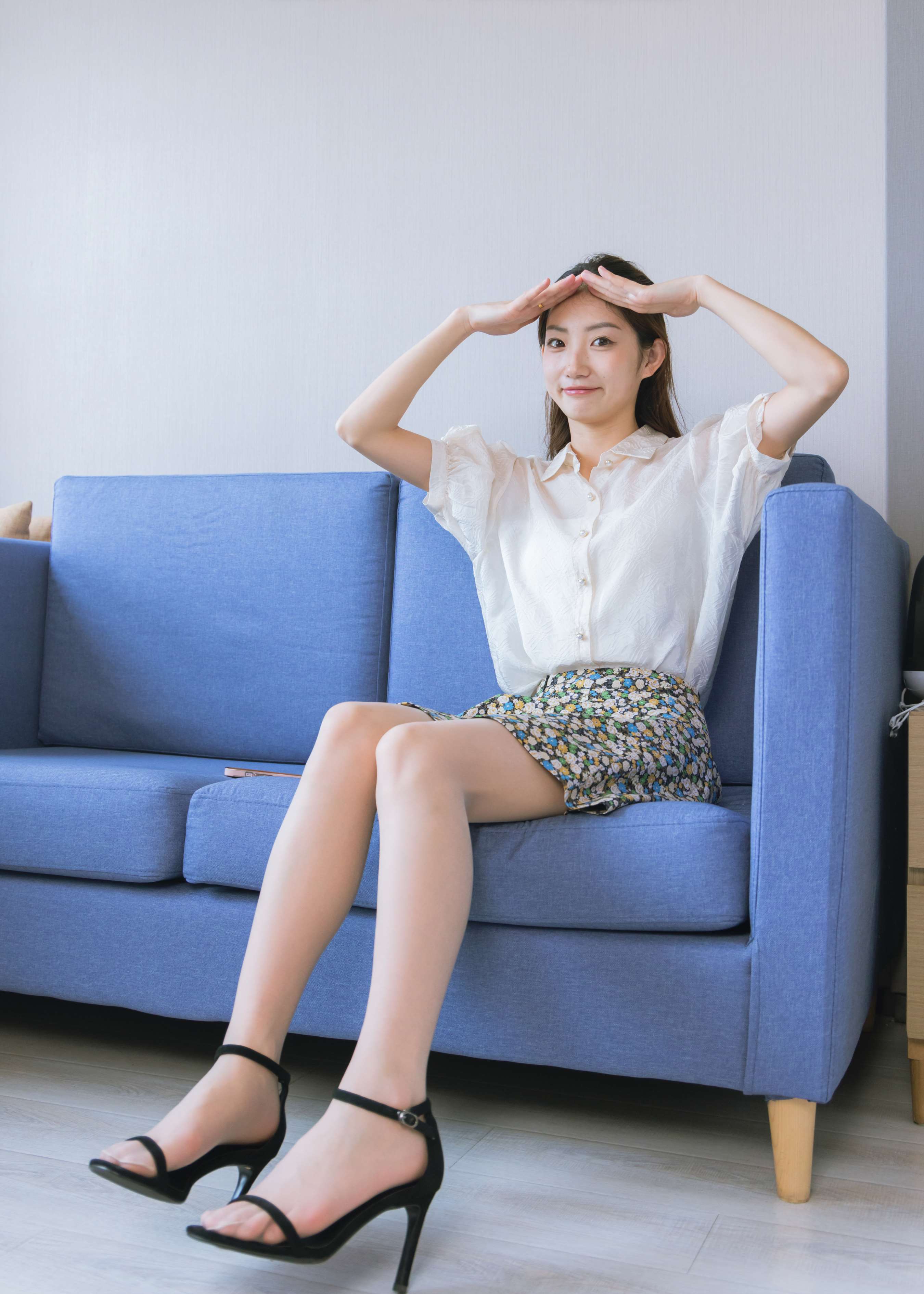 《小沫-三双高跟鞋、肉丝、裸足》作品图