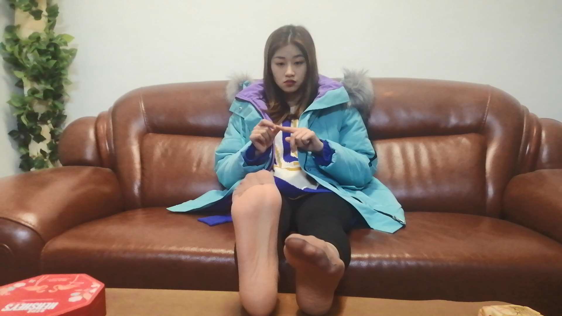 《[视频]-家拍小姐姐黑丝脚丫》作品图