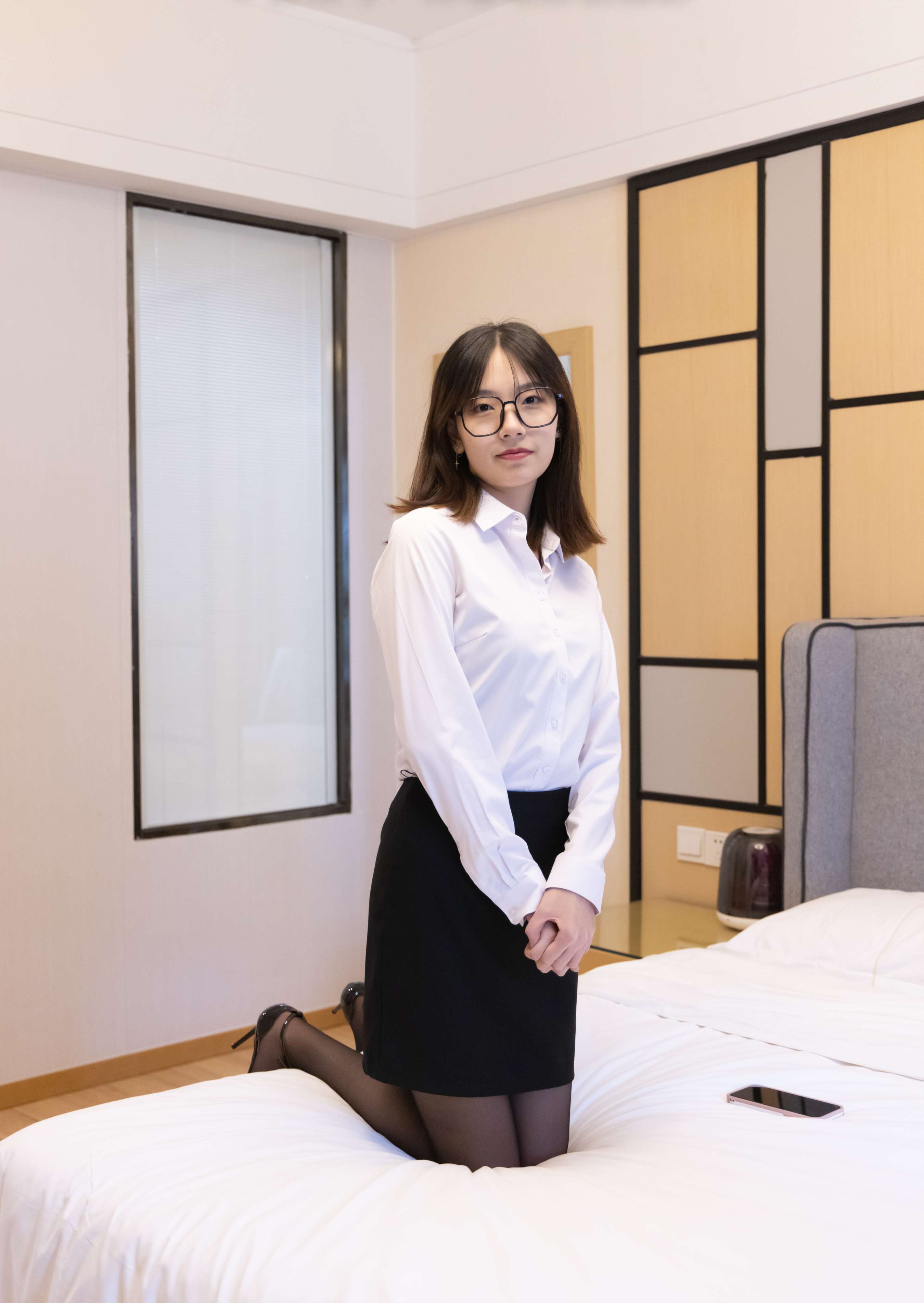 《小甜豆-高跟鞋、黑丝、ol制服》作品图