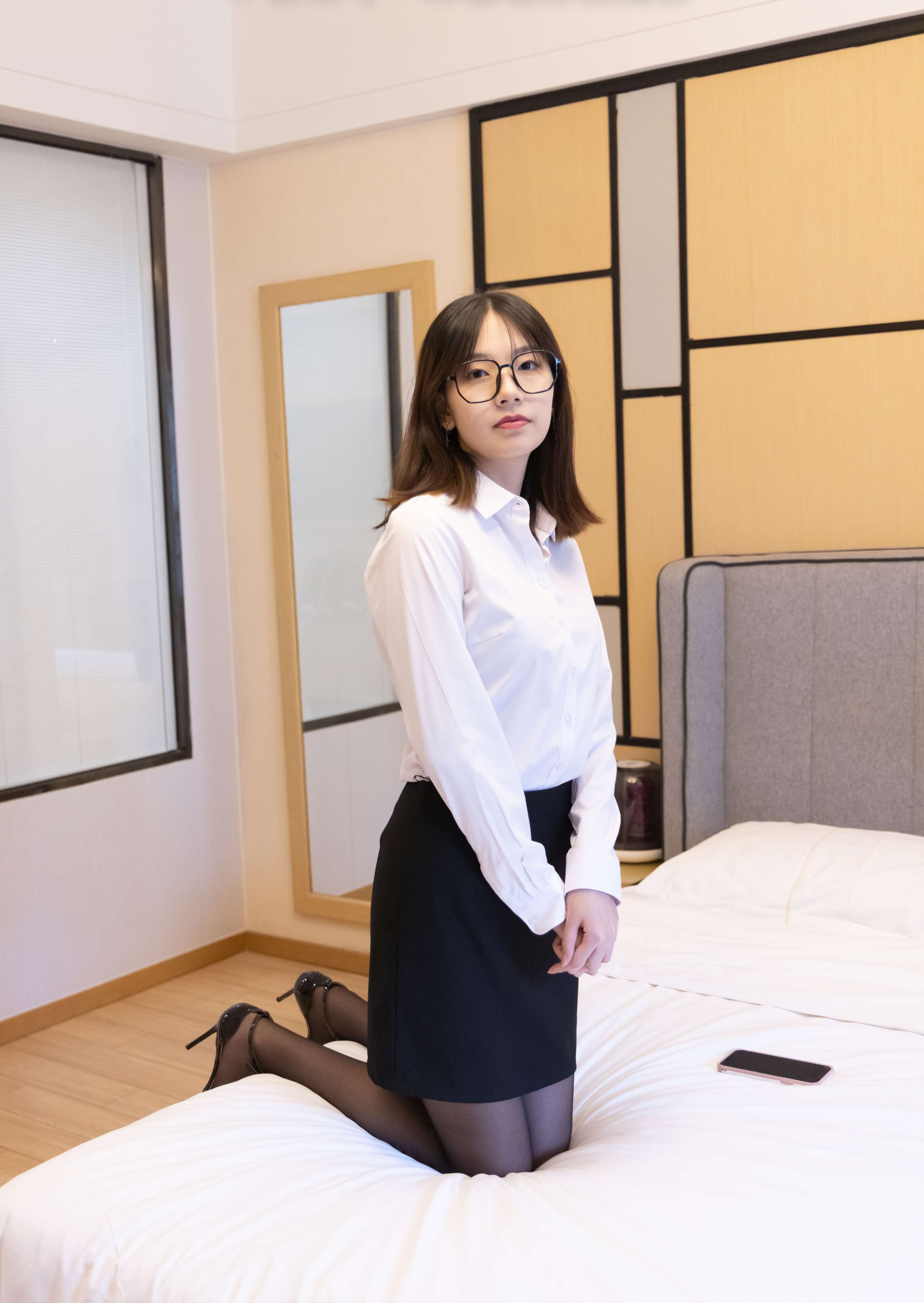 《小甜豆-高跟鞋、黑丝、ol制服》作品图