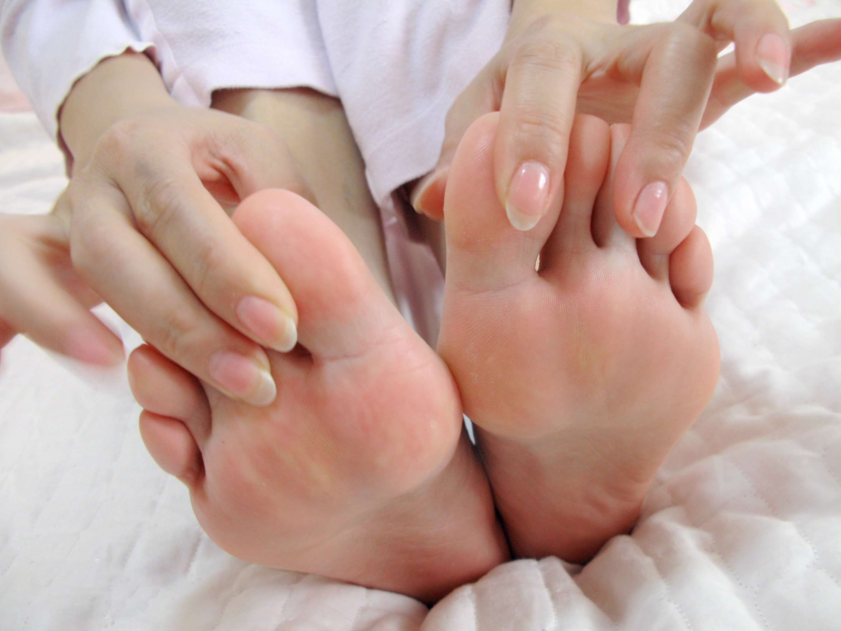 《嫩足涂护肤霜》作品图