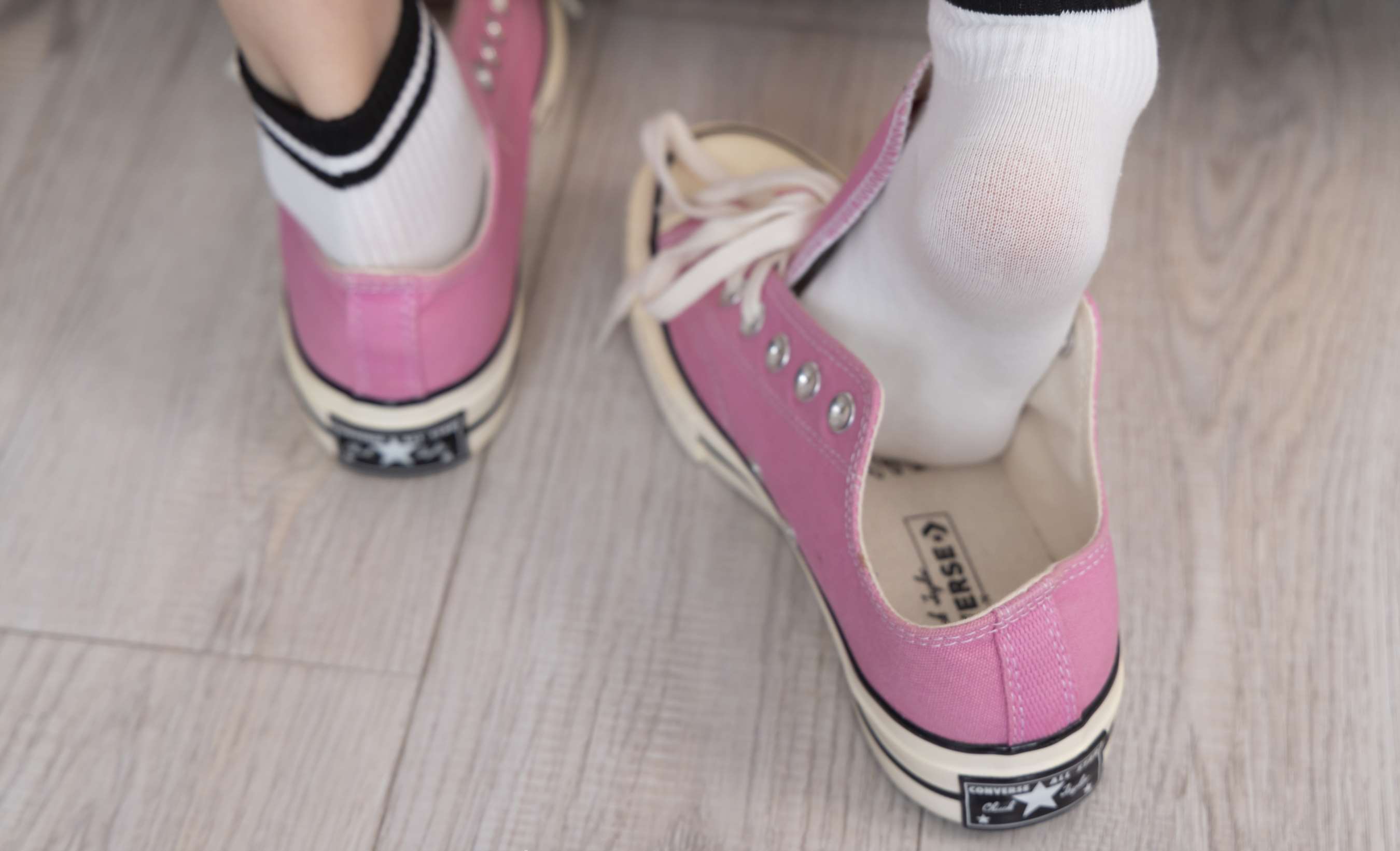 《稚予-板鞋、皮鞋、白棉袜、灰棉袜》作品图