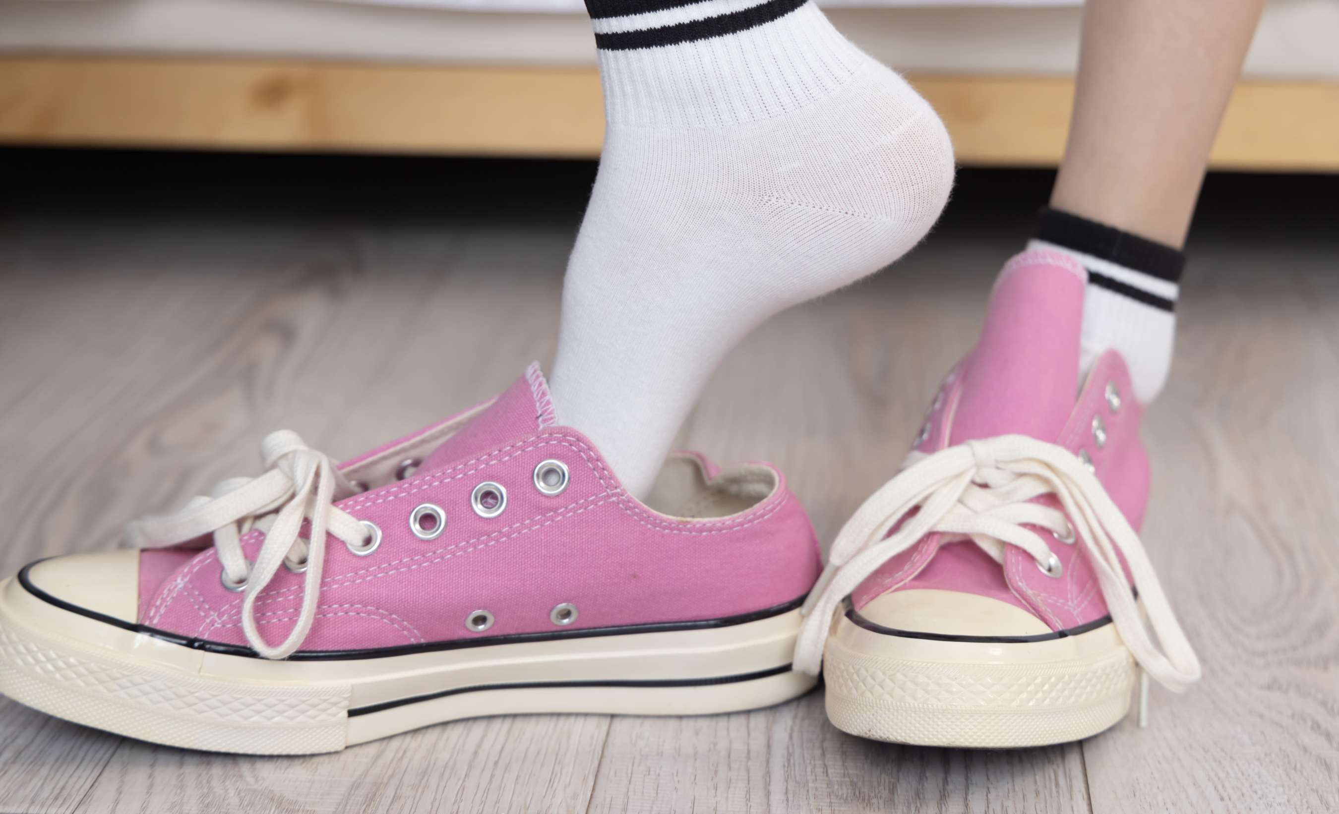 《稚予-板鞋、皮鞋、白棉袜、灰棉袜》作品图