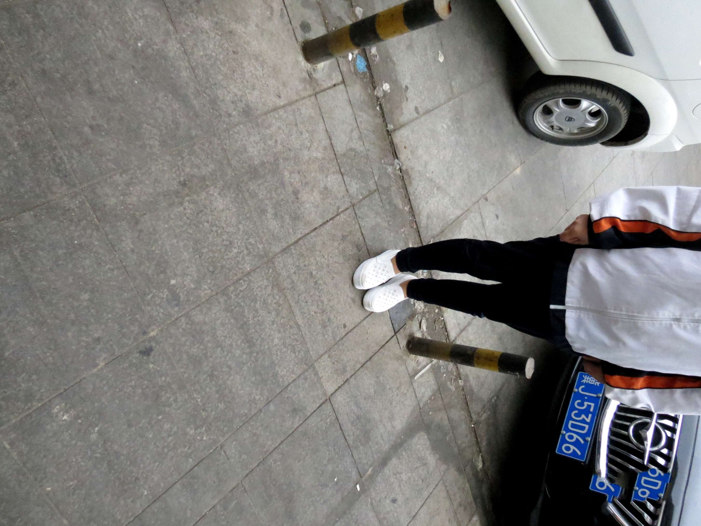 《真实搭讪街头女学生脱鞋脱袜要袜子》作品图