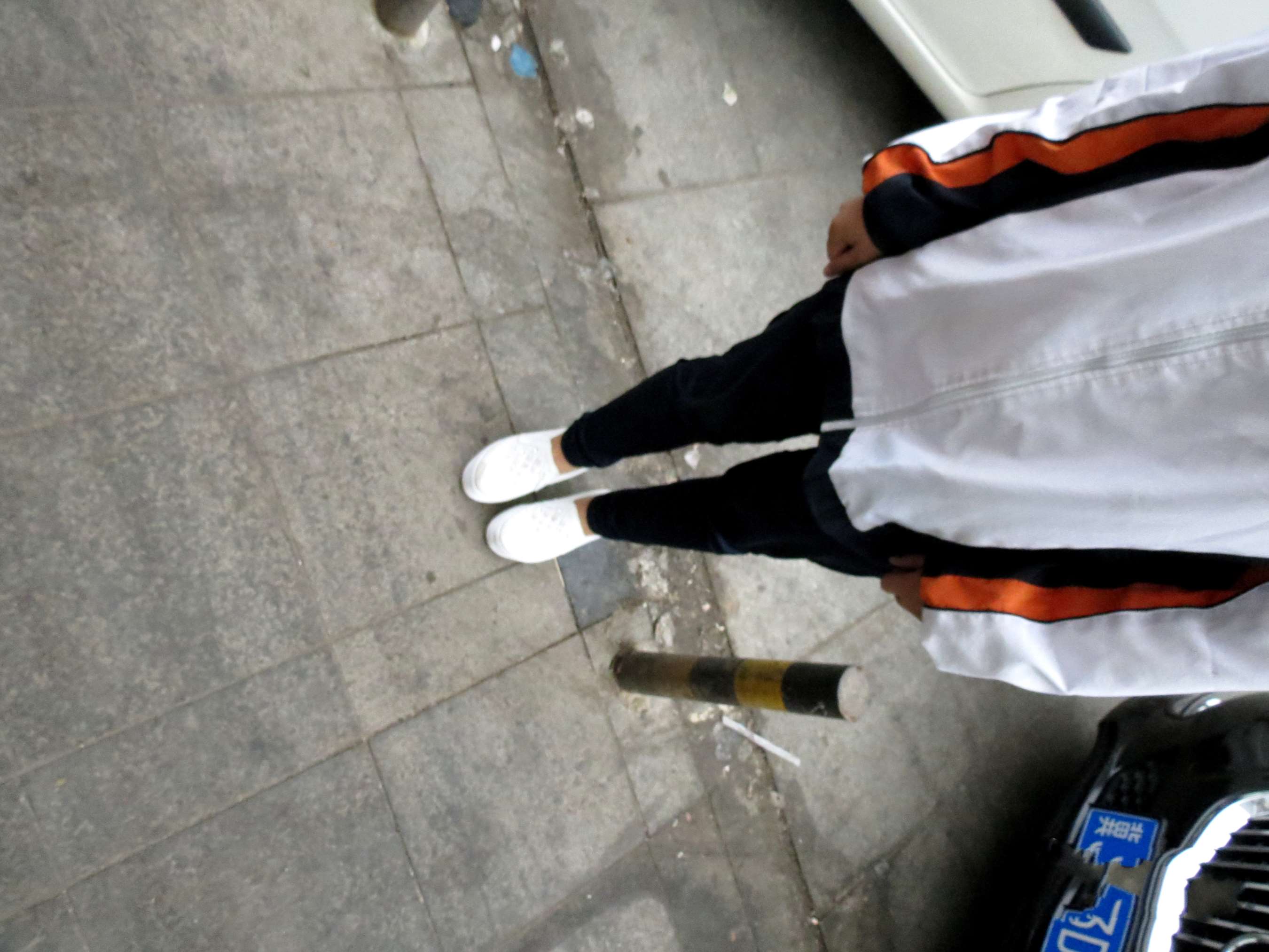 《真实搭讪街头女学生脱鞋脱袜要袜子》作品图